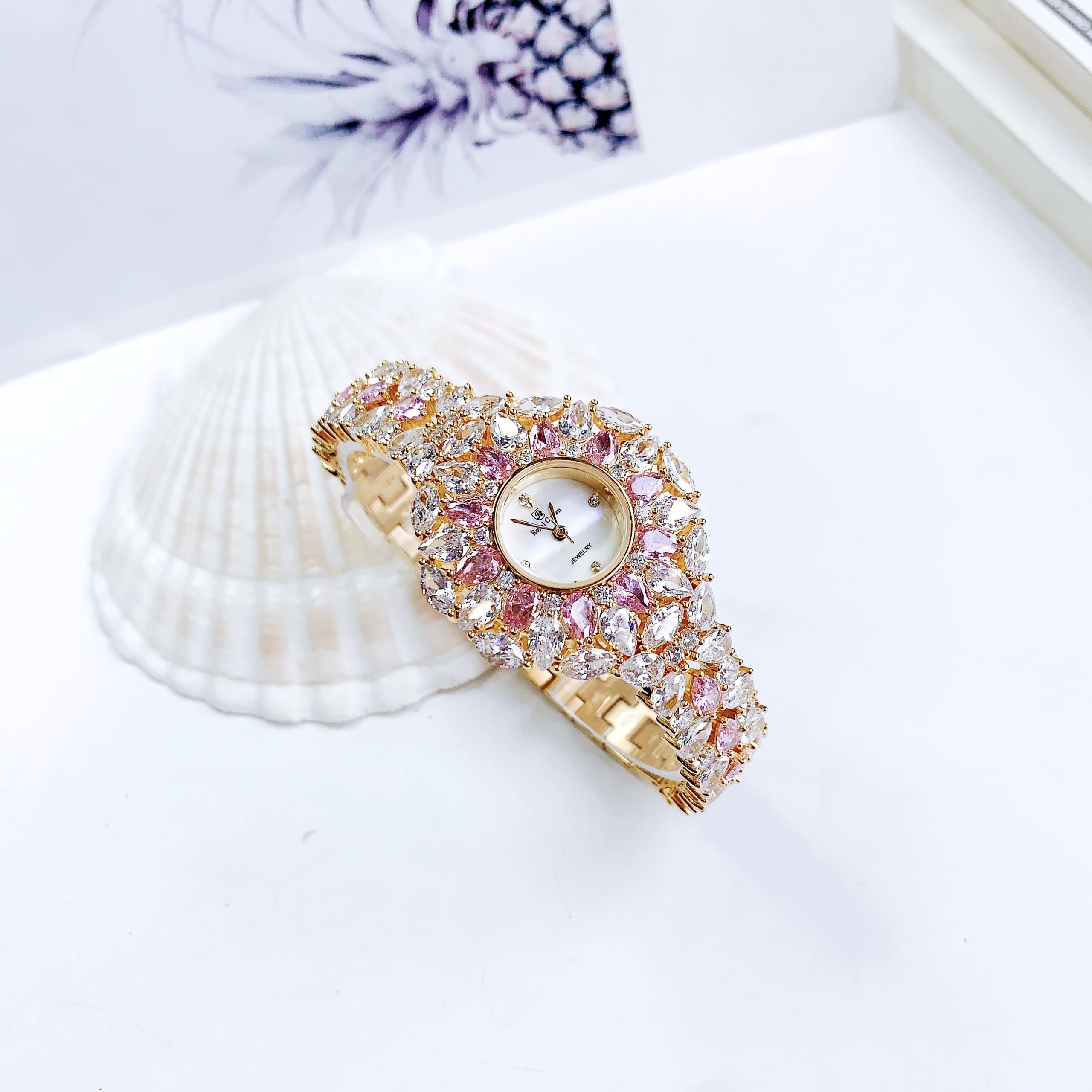 Đồng Hồ Royal Crown Đính Đá Hồng |Nữ Giới |Tựa Bông Hoa |Lắc Tay Vàng Gold |Máy Pin (Quartz) |Size 36mm |donghogiatot.vn
