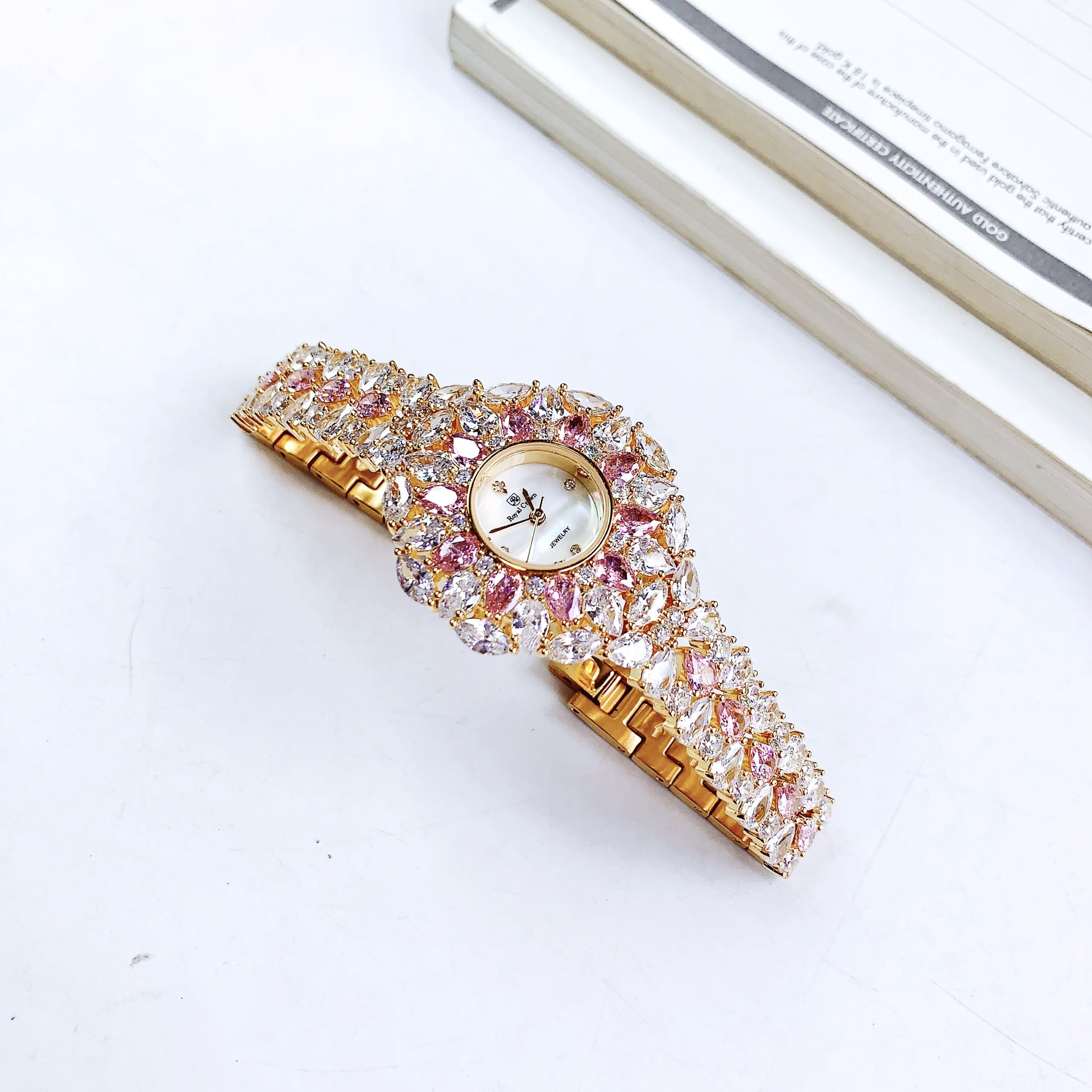 Đồng Hồ Royal Crown Đính Đá Hồng |Nữ Giới |Tựa Bông Hoa |Lắc Tay Vàng Gold |Máy Pin (Quartz) |Size 36mm |donghogiatot.vn