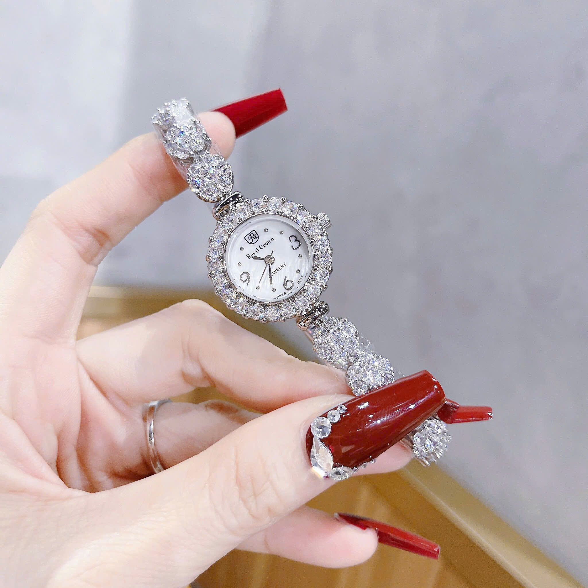 Đồng Hồ Royal Crown Đính Đá Mâm Xôi |Nữ Giới |Mặt Tròn |Lắc Tay Silver |Máy Pin (Quartz) |Size 26mm |donghogiatot.vn