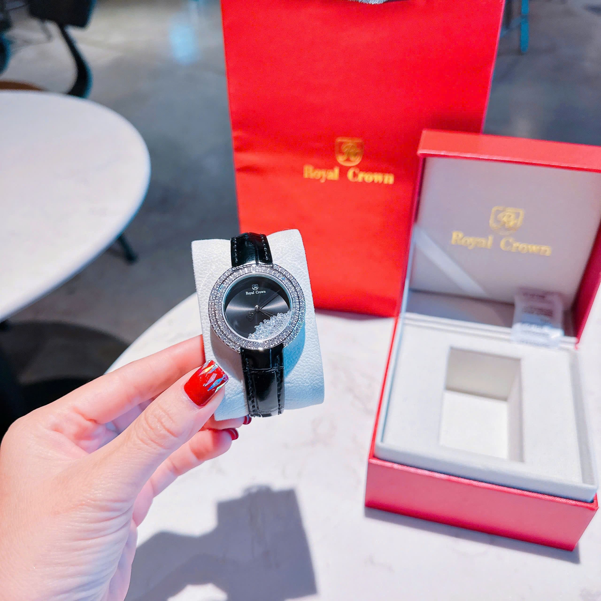 Đồng Hồ Royal Crown Đính Đá Rơi |Nữ Giới |Mặt Tròn |Dây Da Đen |Máy Pin (Quartz) |Size 35mm |donghogiatot.vn