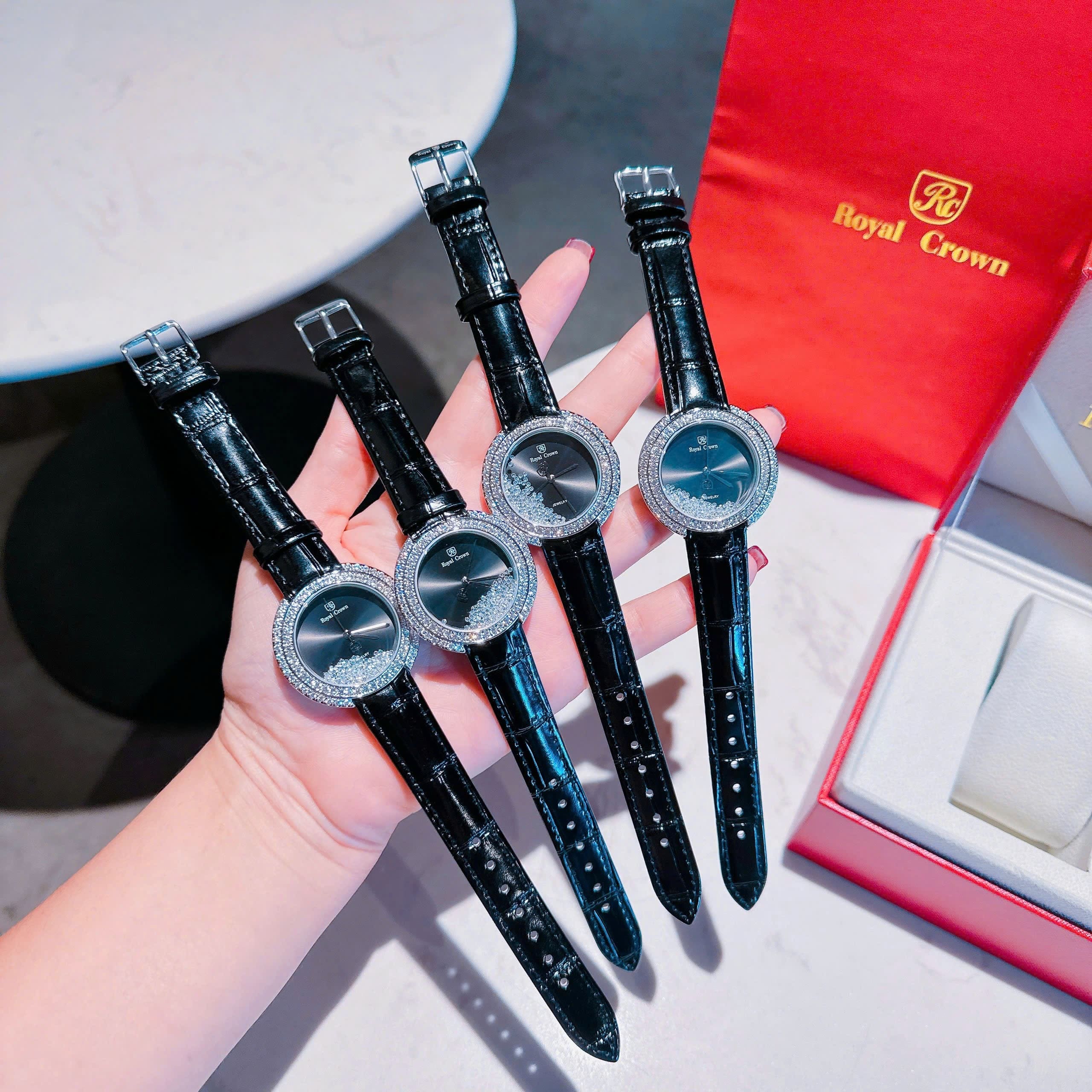 Đồng Hồ Royal Crown Đính Đá Rơi |Nữ Giới |Mặt Tròn |Dây Da Đen |Máy Pin (Quartz) |Size 35mm |donghogiatot.vn