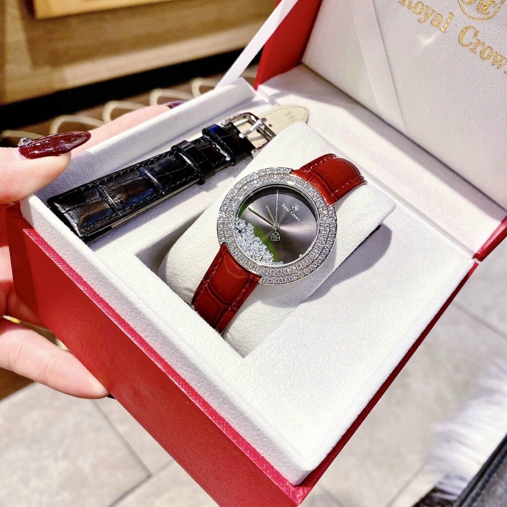 Đồng Hồ Royal Crown Đính Đá Rơi |Nữ Giới |Mặt Tròn |Dây Da Đỏ |Máy Pin (Quartz) |Size 35mm |donghogiatot.vn