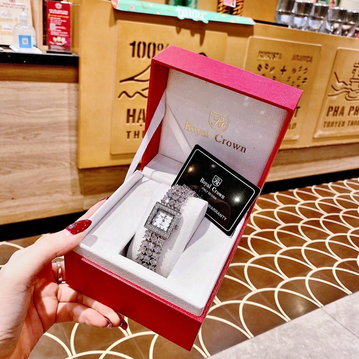Đồng Hồ Royal Crown Đính Đá Swarovski |Nữ Giới |Mặt Vuông |Vòng Tay Silver |Máy Pin (Quartz) |Size 26mm |donghogiatot.vn