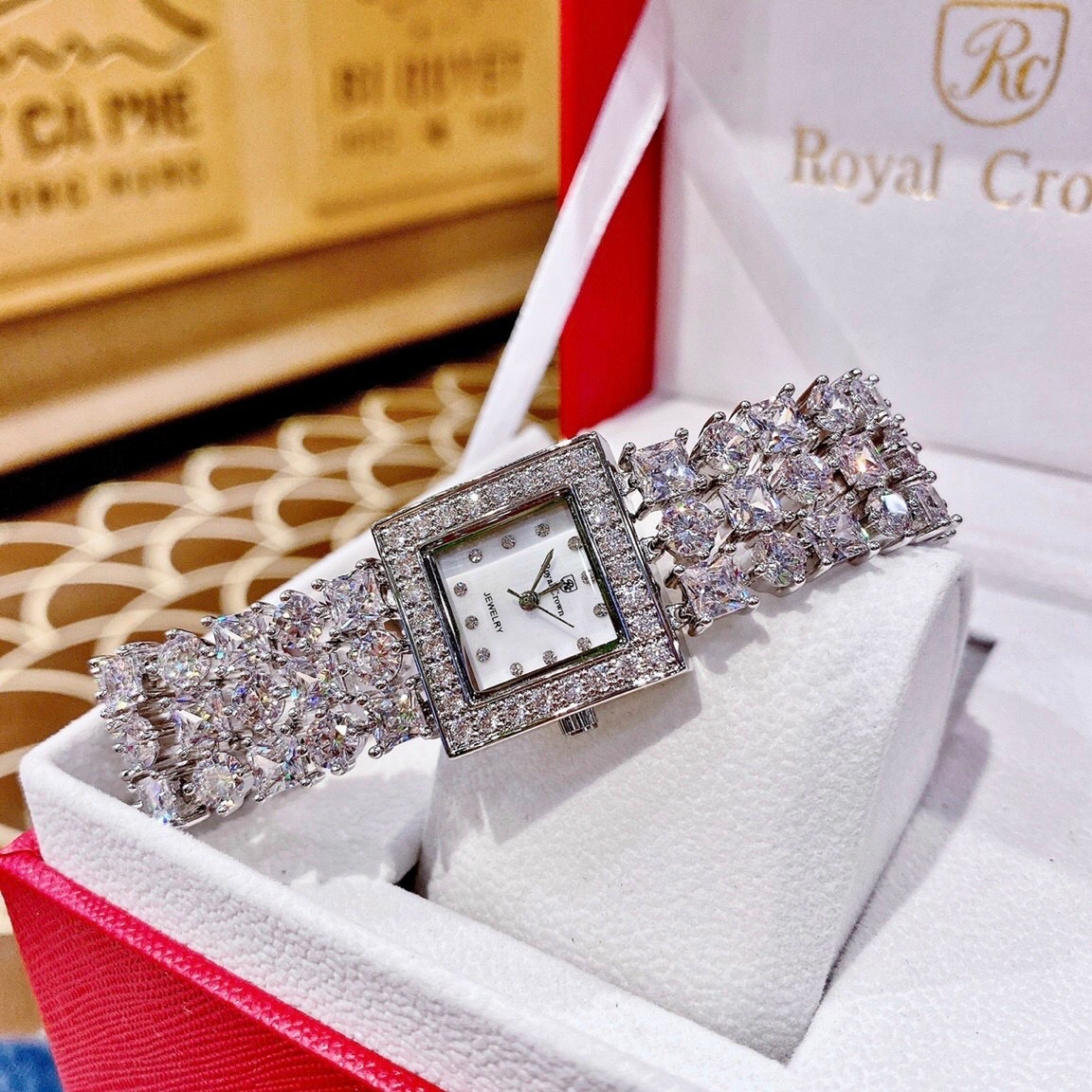 Đồng Hồ Royal Crown Đính Đá Swarovski |Nữ Giới |Mặt Vuông |Vòng Tay Silver |Máy Pin (Quartz) |Size 26mm |donghogiatot.vn