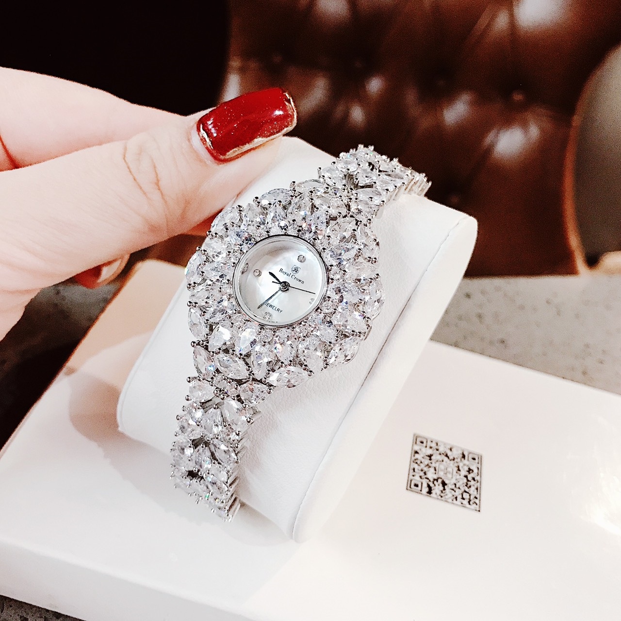 Đồng Hồ Royal Crown Đính Đá Trắng |Nữ Giới |Tựa Bông Hoa |Lắc Tay Silver |Máy Pin (Quartz) |Size 36mm |donghogiatot.vn