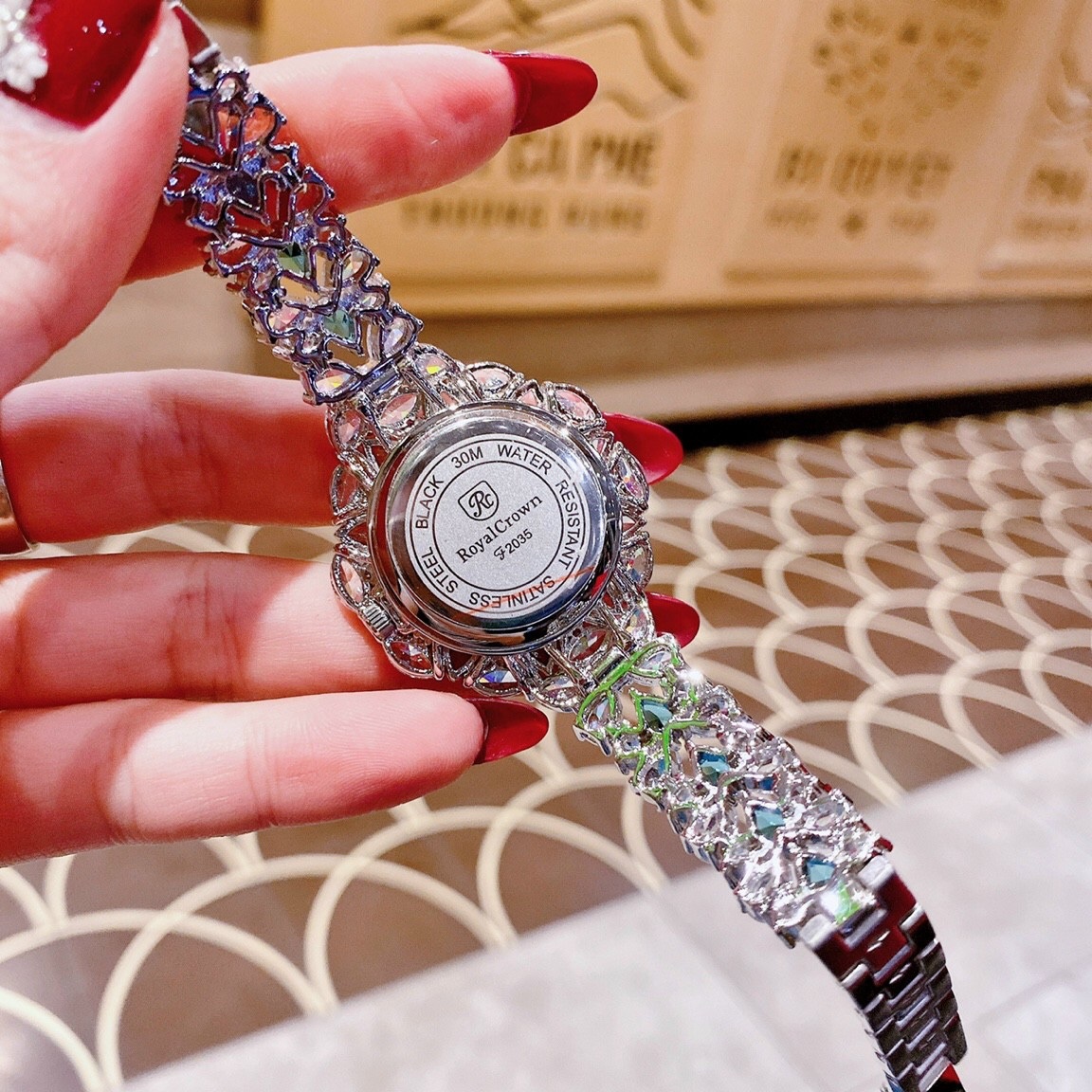 Đồng Hồ Royal Crown Đính Đá Xanh Dương |Nữ Giới |Tựa Bông Hoa |Lắc Tay Silver |Máy Pin (Quartz) |Size 36mm |donghogiatot.vn