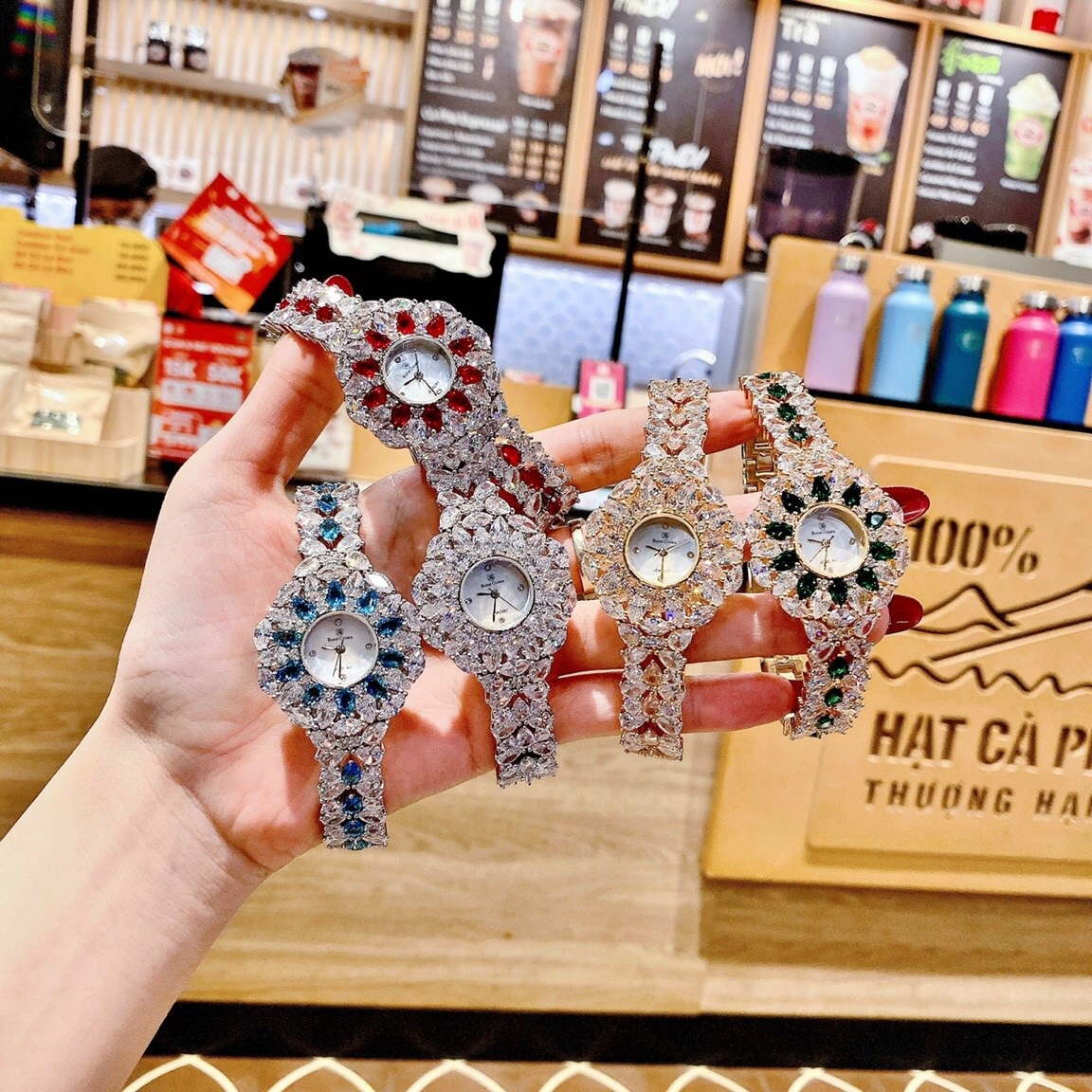 Đồng Hồ Royal Crown Đính Đá Xanh Dương |Nữ Giới |Tựa Bông Hoa |Lắc Tay Silver |Máy Pin (Quartz) |Size 36mm |donghogiatot.vn