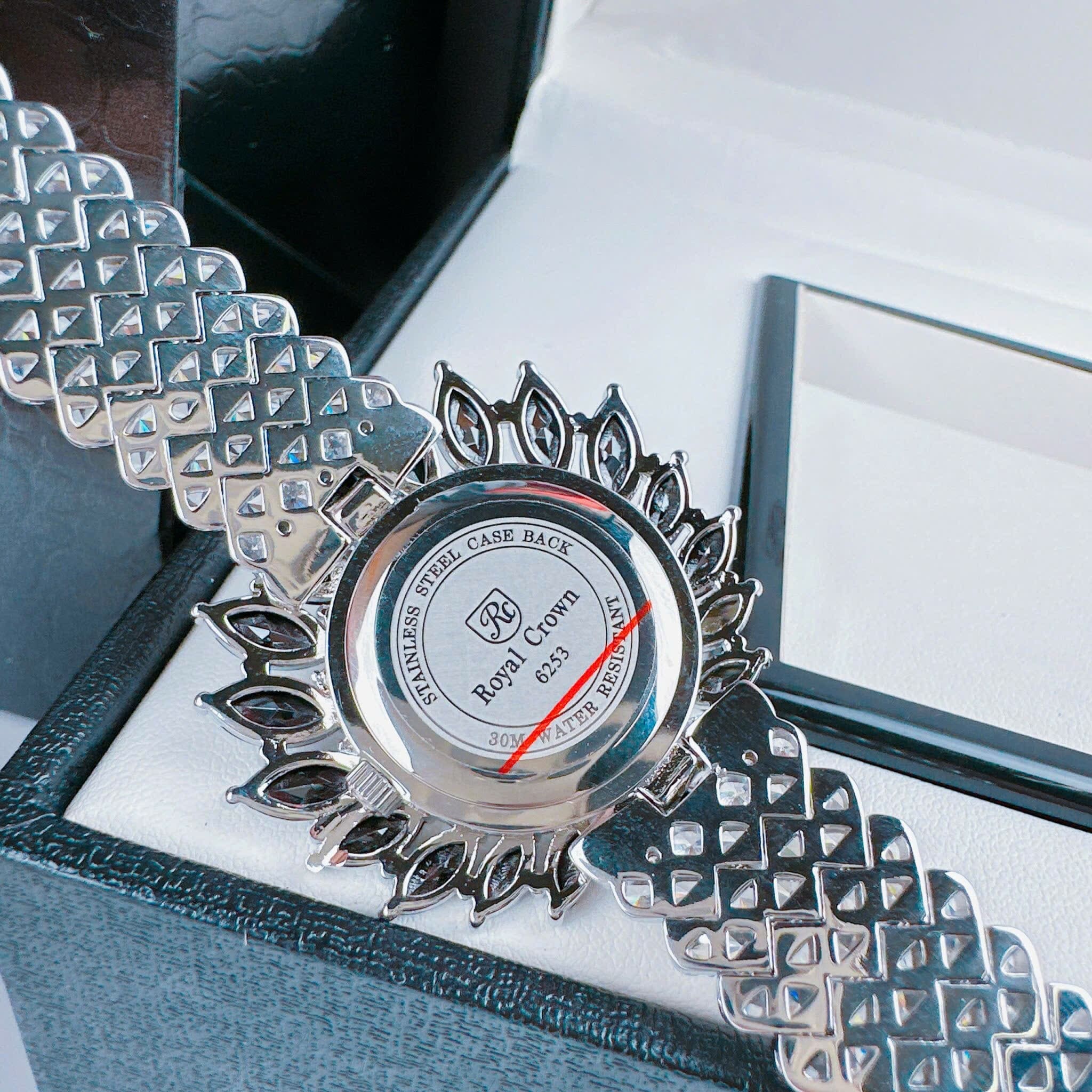 Đồng Hồ Royal Crown Đính Pha Lê Đen |Nữ Giới |Dây Kim Loại Đính Đá |Máy Pin (Quartz) |Size 38mm |donghogiatot.vn