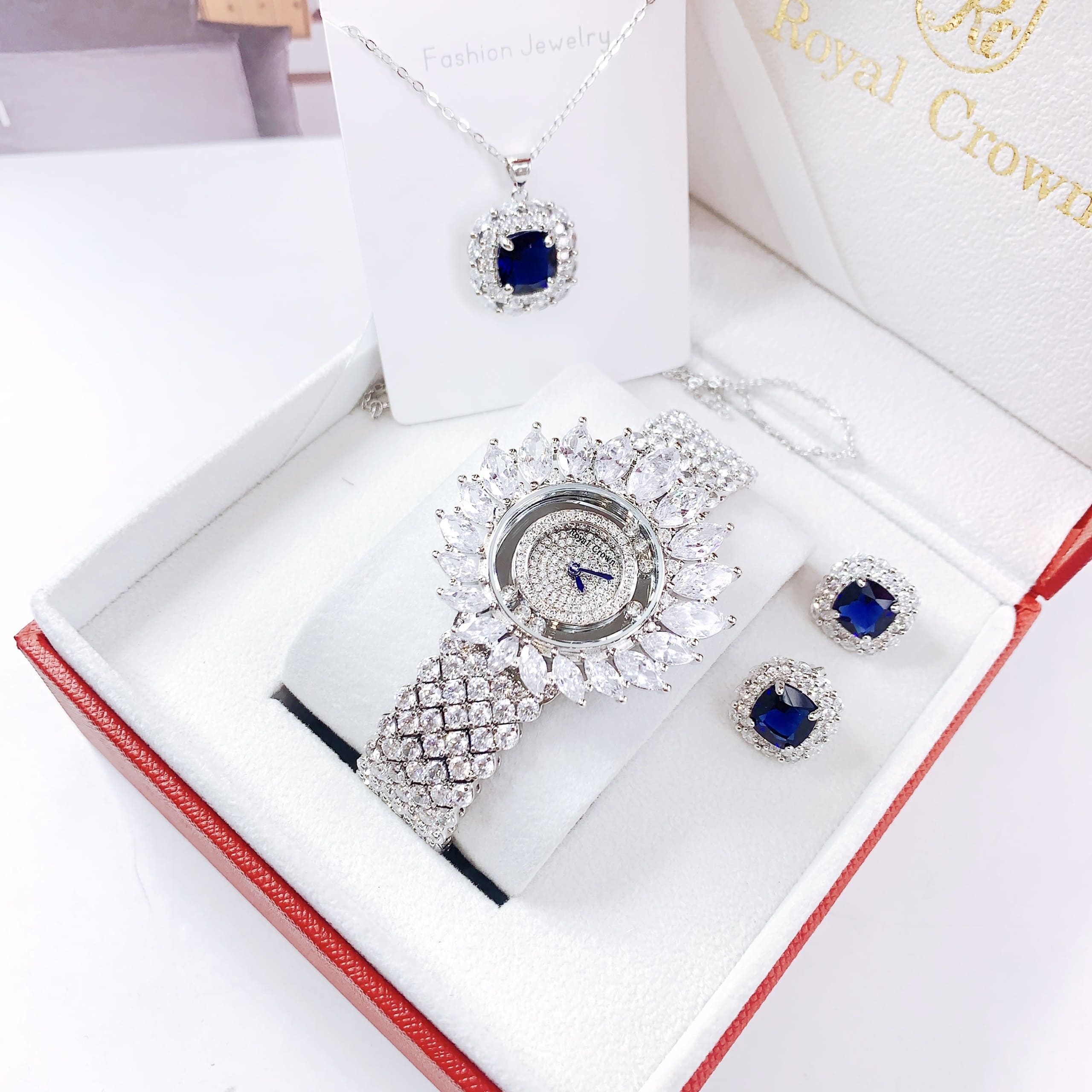 Đồng Hồ Royal Crown Đính Pha Lê Trắng |Nữ Giới |Dây Kim Loại Đính Đá |Máy Pin (Quartz) |Size 38mm |donghogiatot.vn