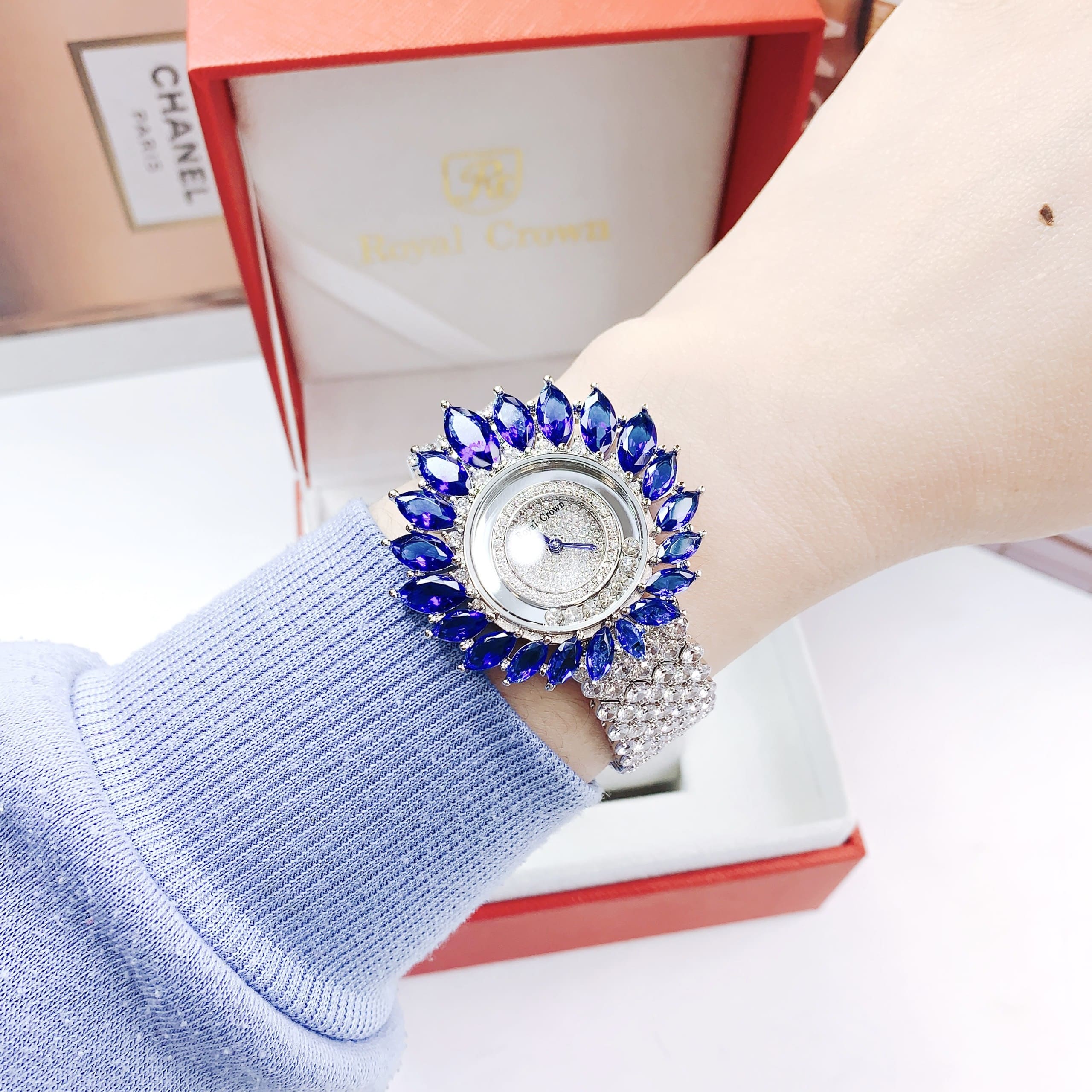 Đồng Hồ Royal Crown Đính Pha Lê Xanh Dương |Nữ Giới |Dây Kim Loại Đính Đá |Máy Pin (Quartz) |Size 38mm |donghogiatot.vn