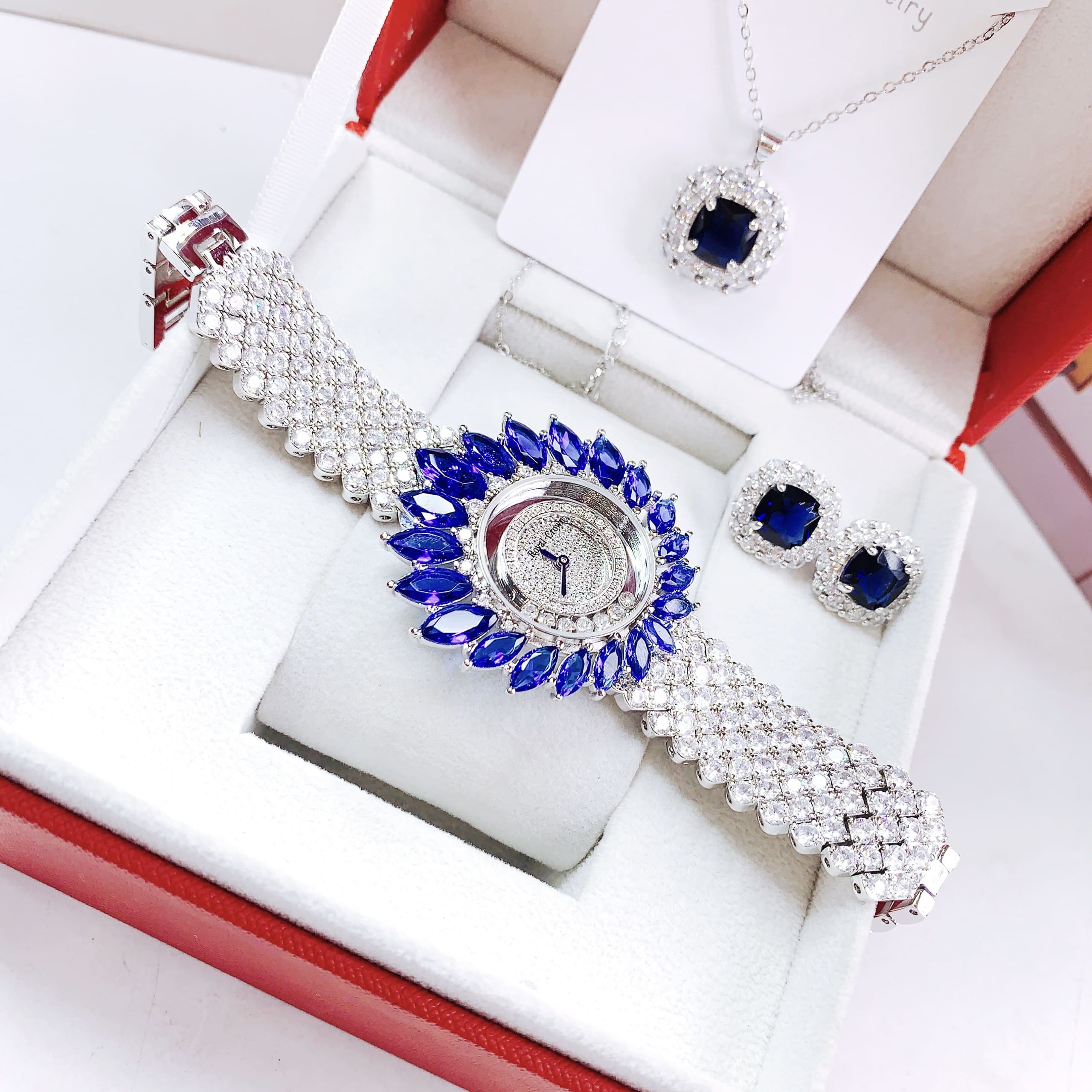 Đồng Hồ Royal Crown Đính Pha Lê Xanh Dương |Nữ Giới |Dây Kim Loại Đính Đá |Máy Pin (Quartz) |Size 38mm |donghogiatot.vn