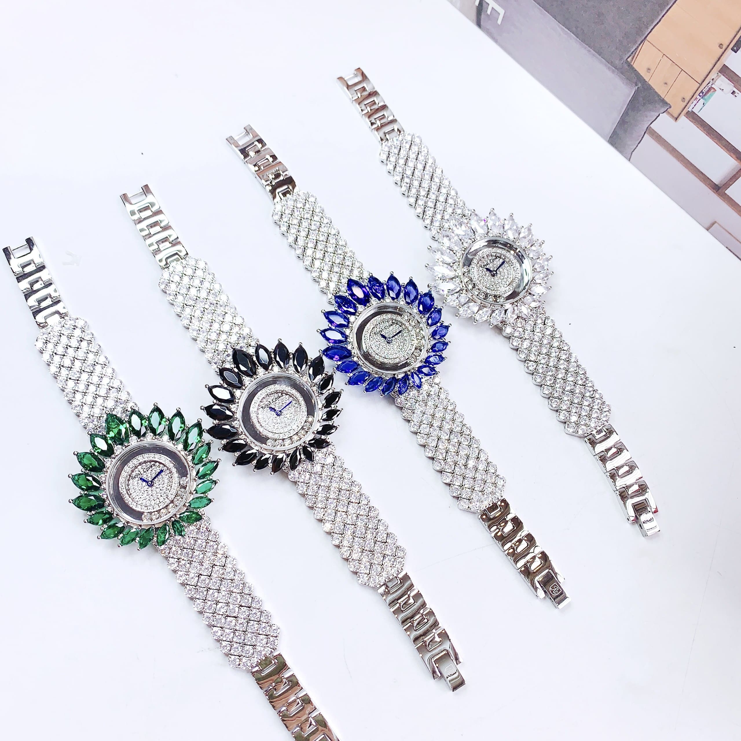 Đồng Hồ Royal Crown Đính Pha Lê Xanh Dương |Nữ Giới |Dây Kim Loại Đính Đá |Máy Pin (Quartz) |Size 38mm |donghogiatot.vn