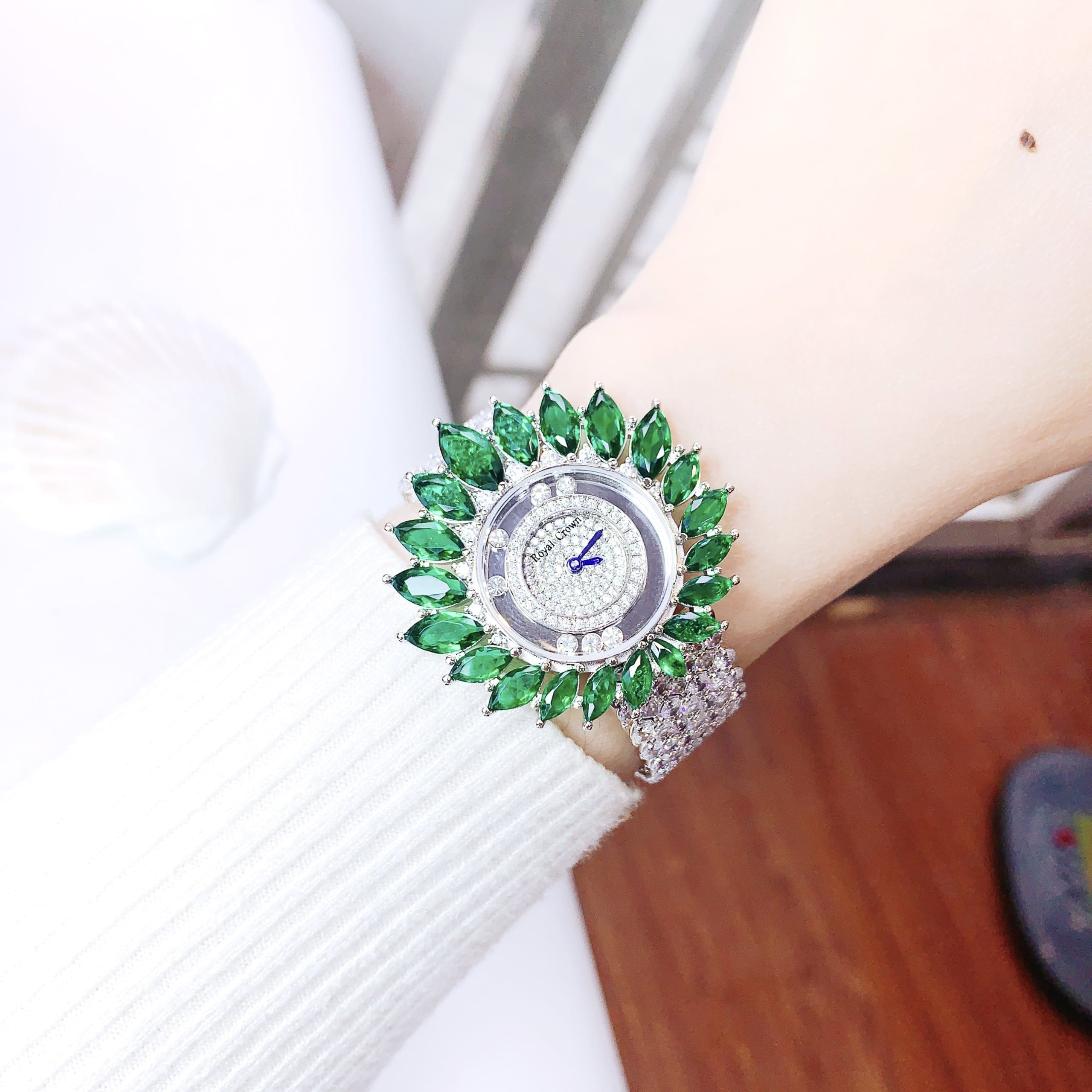 Đồng Hồ Royal Crown Đính Pha Lê Xanh Lá |Nữ Giới |Dây Kim Loại Đính Đá |Máy Pin (Quartz) |Size 38mm |donghogiatot.vn
