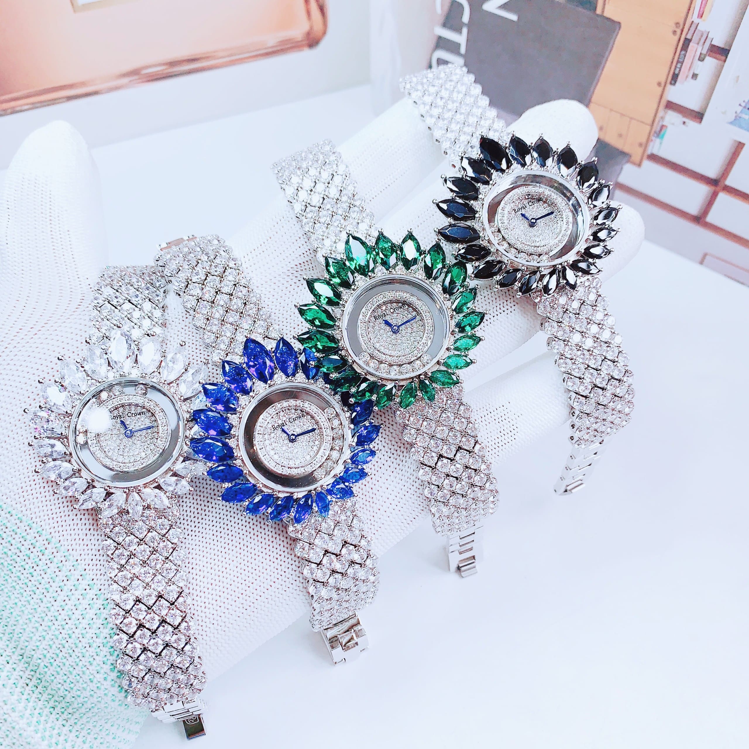 Đồng Hồ Royal Crown Đính Pha Lê Xanh Lá |Nữ Giới |Dây Kim Loại Đính Đá |Máy Pin (Quartz) |Size 38mm |donghogiatot.vn