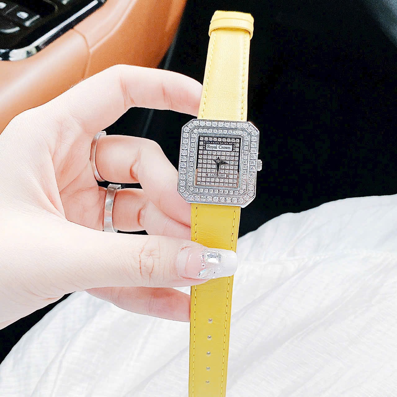 Đồng Hồ Royal Crown Full Đá |Nữ Giới |Mặt Vuông |Dây Da Vàng |Máy Pin (Quartz) |Size 32mm |donghogiatot.vn