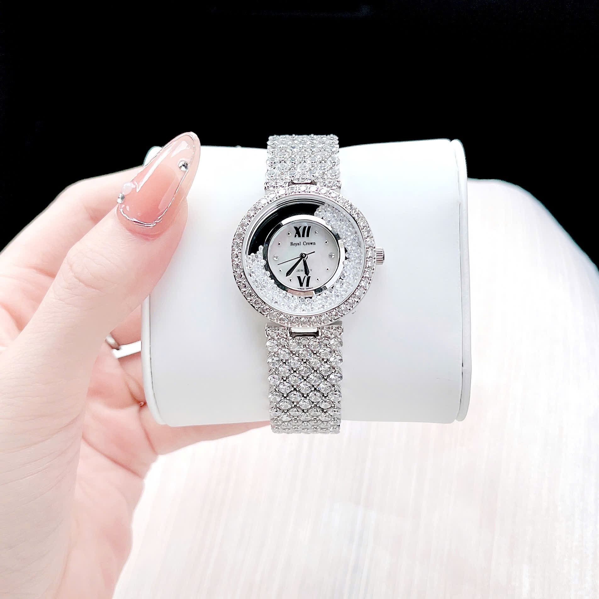 Đồng Hồ Royal Crown Full Đá Rơi |Nữ Giới |Dây Kim Loại Trắng Silver |Máy Pin (Quartz) |Size 34mm |donghogiatot.vn