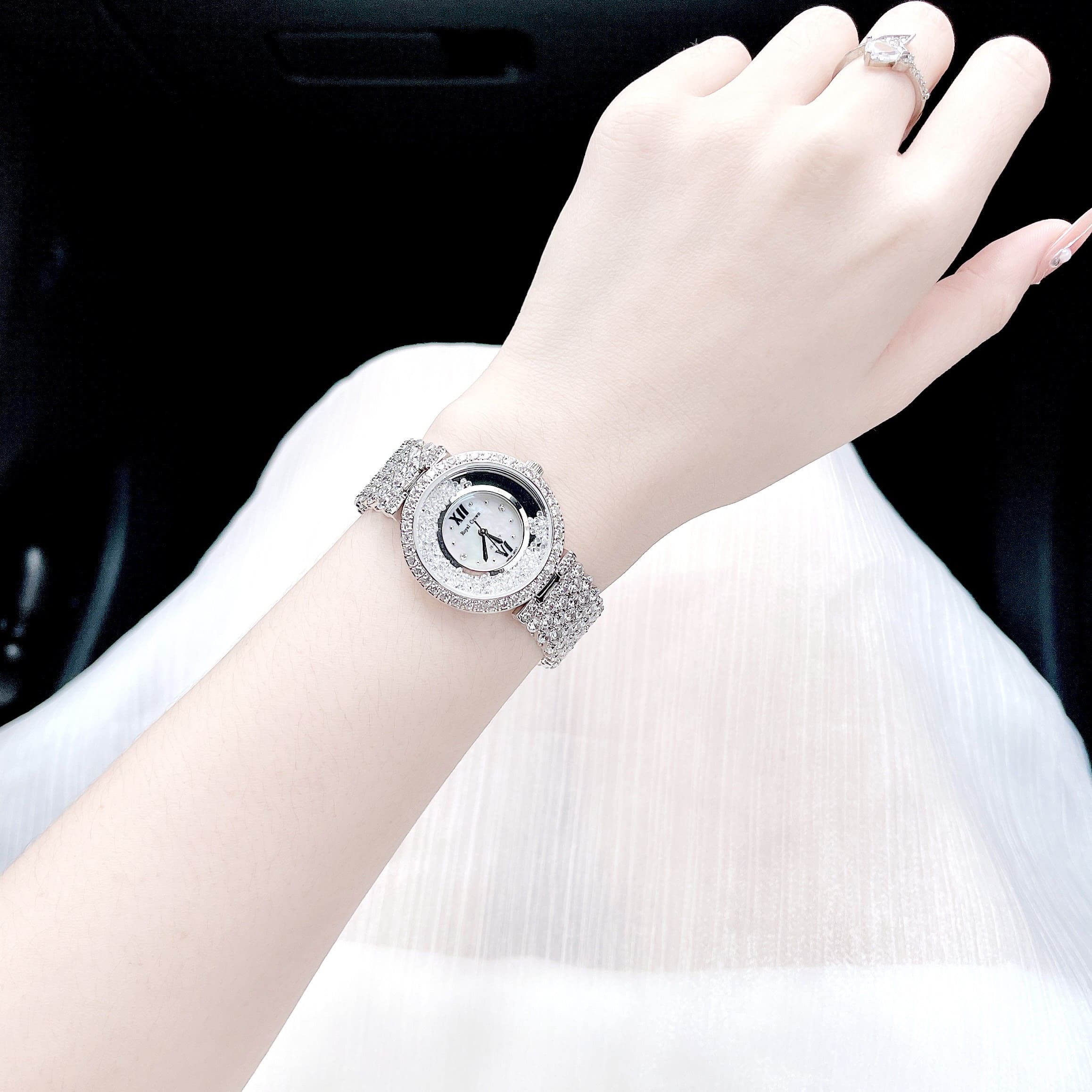 Đồng Hồ Royal Crown Full Đá Rơi |Nữ Giới |Dây Kim Loại Trắng Silver |Máy Pin (Quartz) |Size 34mm |donghogiatot.vn
