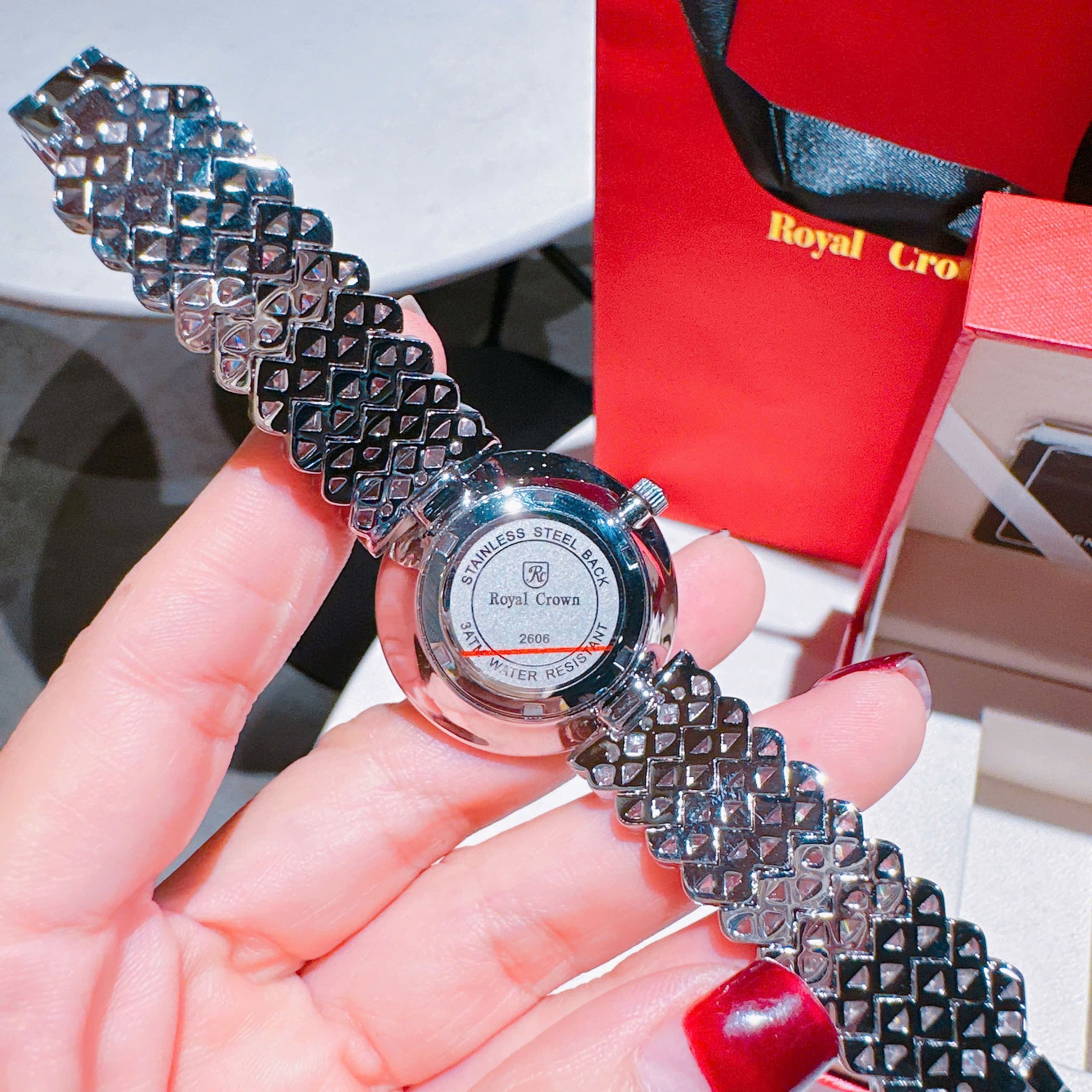 Đồng Hồ Royal Crown Full Đá Rơi |Nữ Giới |Dây Kim Loại Trắng Silver |Máy Pin (Quartz) |Size 34mm |donghogiatot.vn
