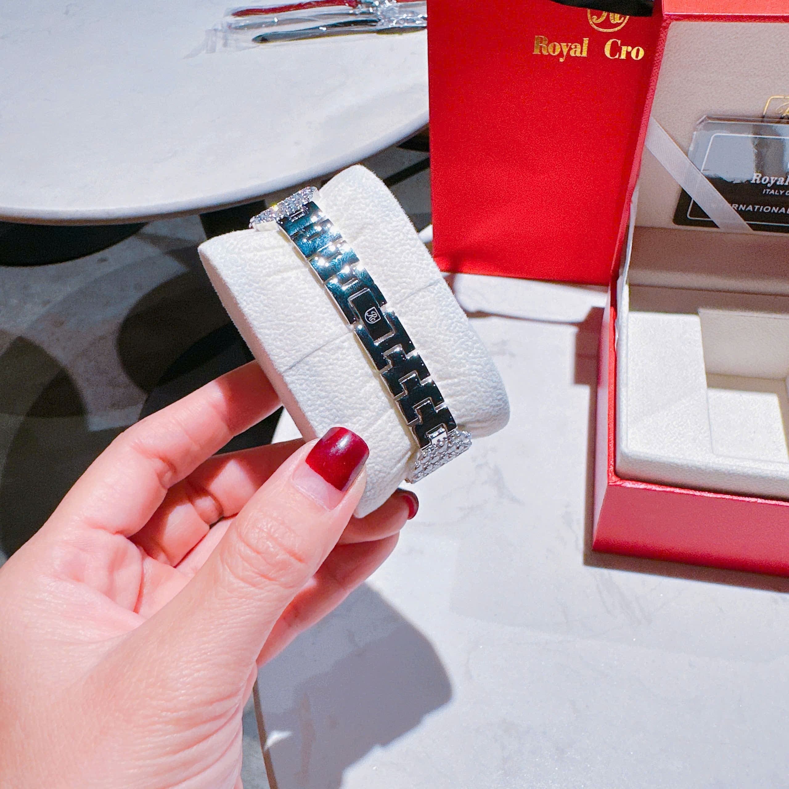 Đồng Hồ Royal Crown Full Đá Rơi |Nữ Giới |Dây Kim Loại Trắng Silver |Máy Pin (Quartz) |Size 34mm |donghogiatot.vn