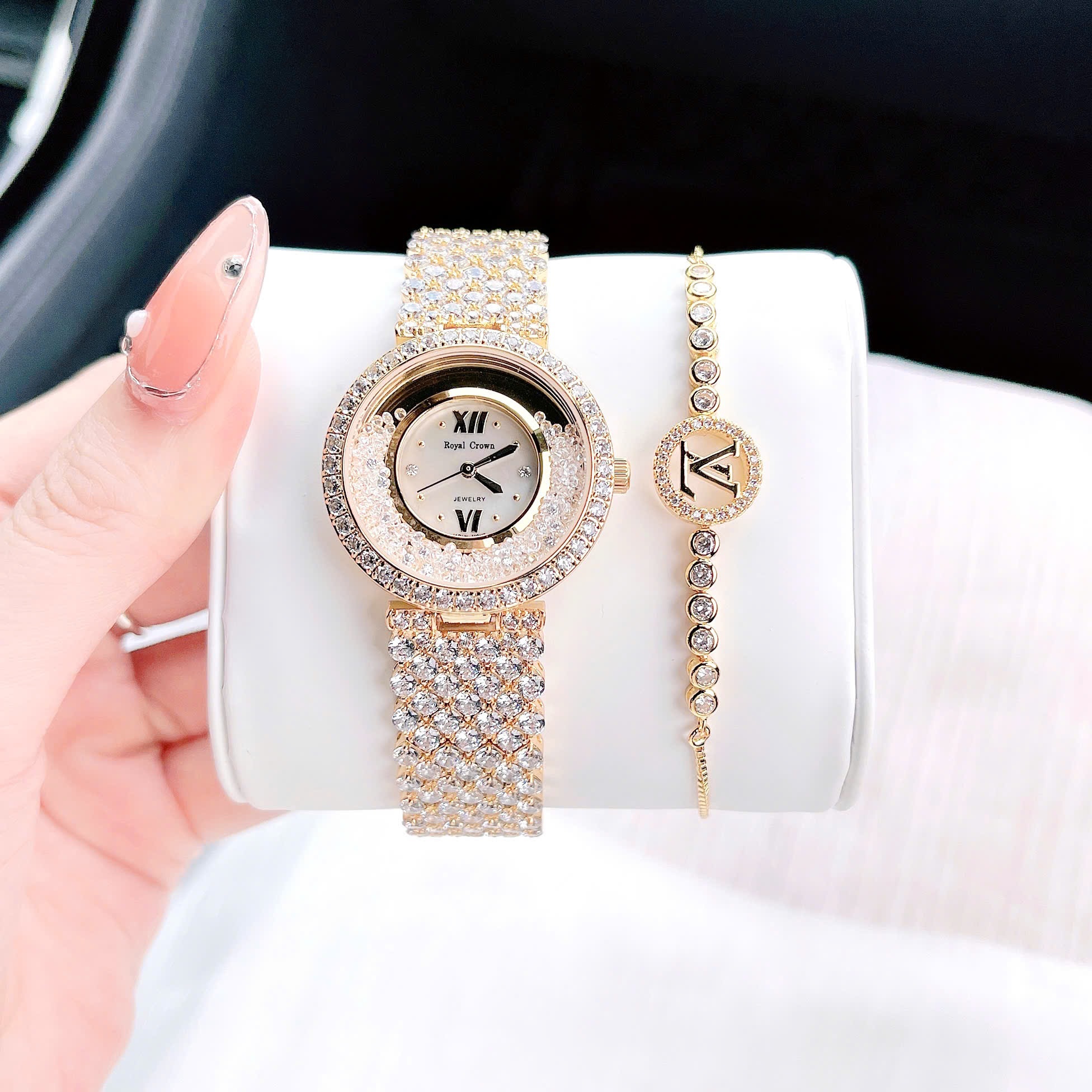 Đồng Hồ Royal Crown Full Đá Rơi |Nữ Giới |Dây Kim Loại Vàng Gold |Máy Pin (Quartz) |Size 34mm |donghogiatot.vn