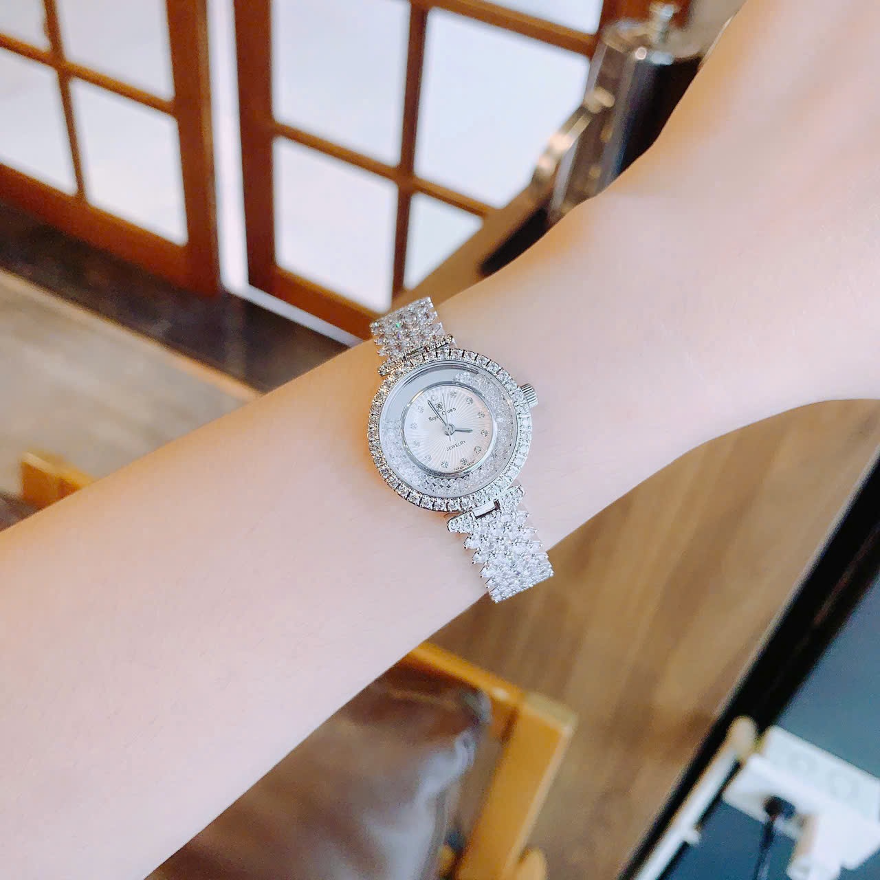 Đồng Hồ Royal Crown Full Đá Rơi |Nữ Giới |Lắc Tay Trắng Silver |Máy Pin (Quartz) |Size 30mm |donghogiatot.vn