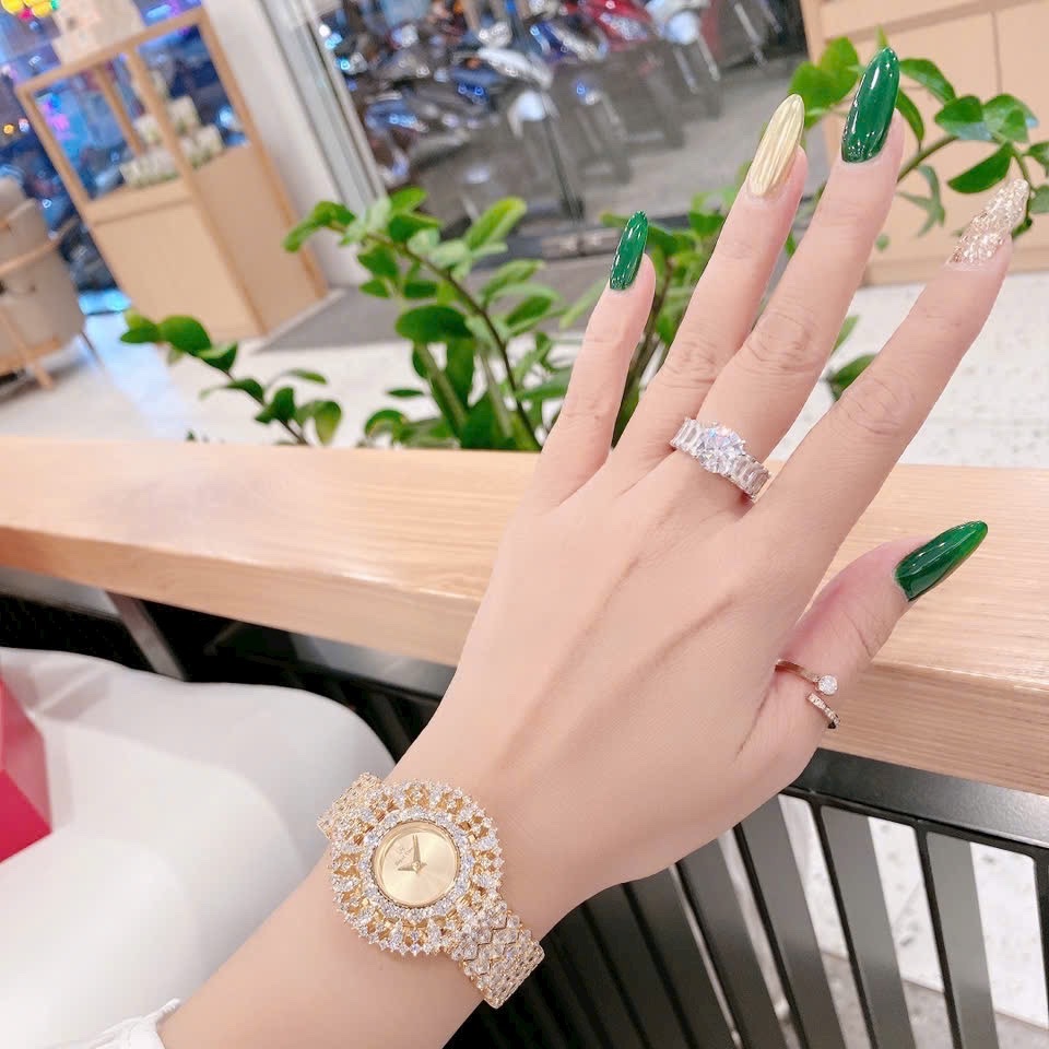 Đồng Hồ Royal Crown Hoa Tuyết |Nữ Giới |Mặt Xà Cừ Vàng |Dây Kim Loại Vàng Gold |Máy Pin (Quartz) |Size 36mm |donghogiatot.vn