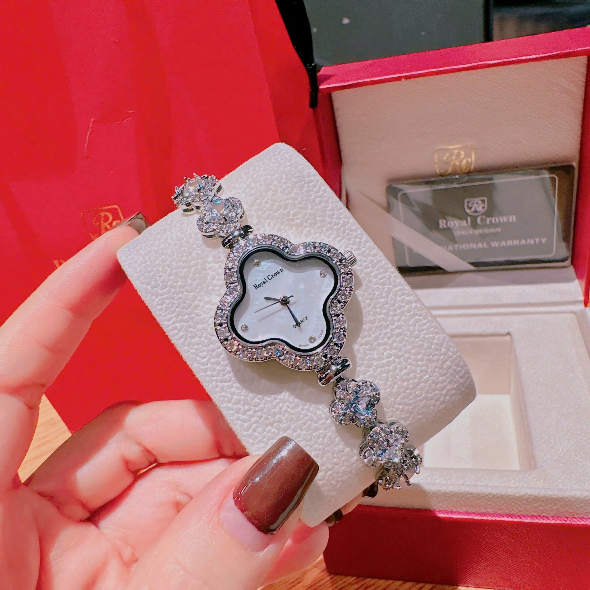 Đồng Hồ Royal Crown Bông Hoa |Nữ Giới |Mặt Xà Cừ |Vòng Tay Đính Đá Silver |Máy Pin (Quartz) |Size 32mm |donghogiatot.vn