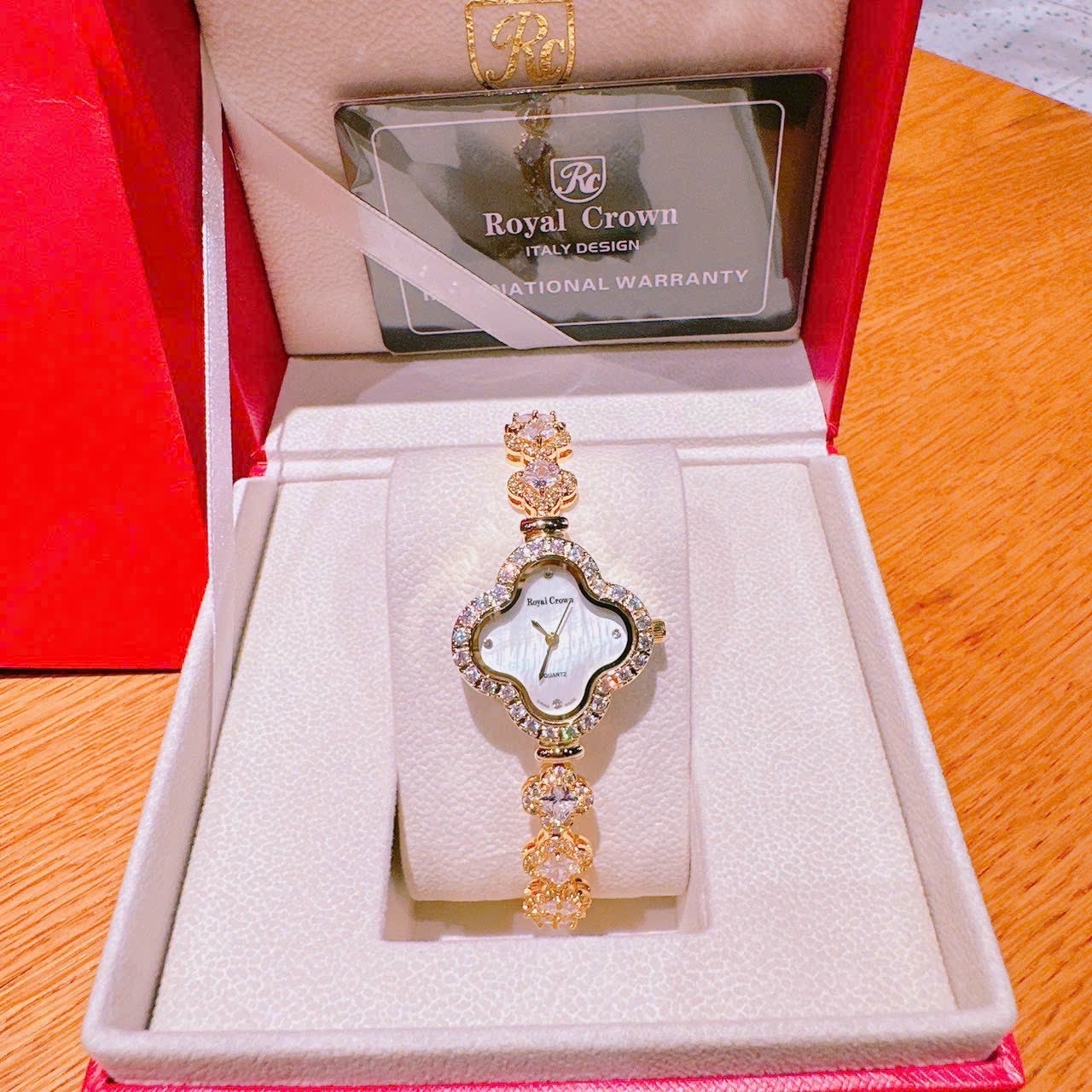 Đồng Hồ Royal Crown Bông Hoa |Nữ Giới |Mặt Xà Cừ |Vòng Tay Đính Đá Vàng Gold |Máy Pin (Quartz) |Size 32mm |donghogiatot.vn