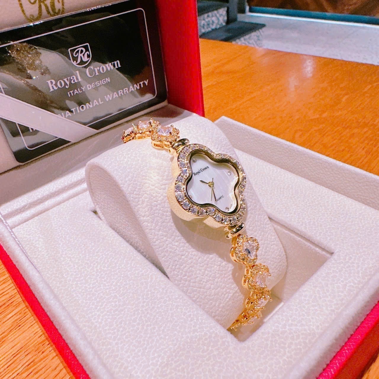 Đồng Hồ Royal Crown Bông Hoa |Nữ Giới |Mặt Xà Cừ |Vòng Tay Đính Đá Vàng Gold |Máy Pin (Quartz) |Size 32mm |donghogiatot.vn