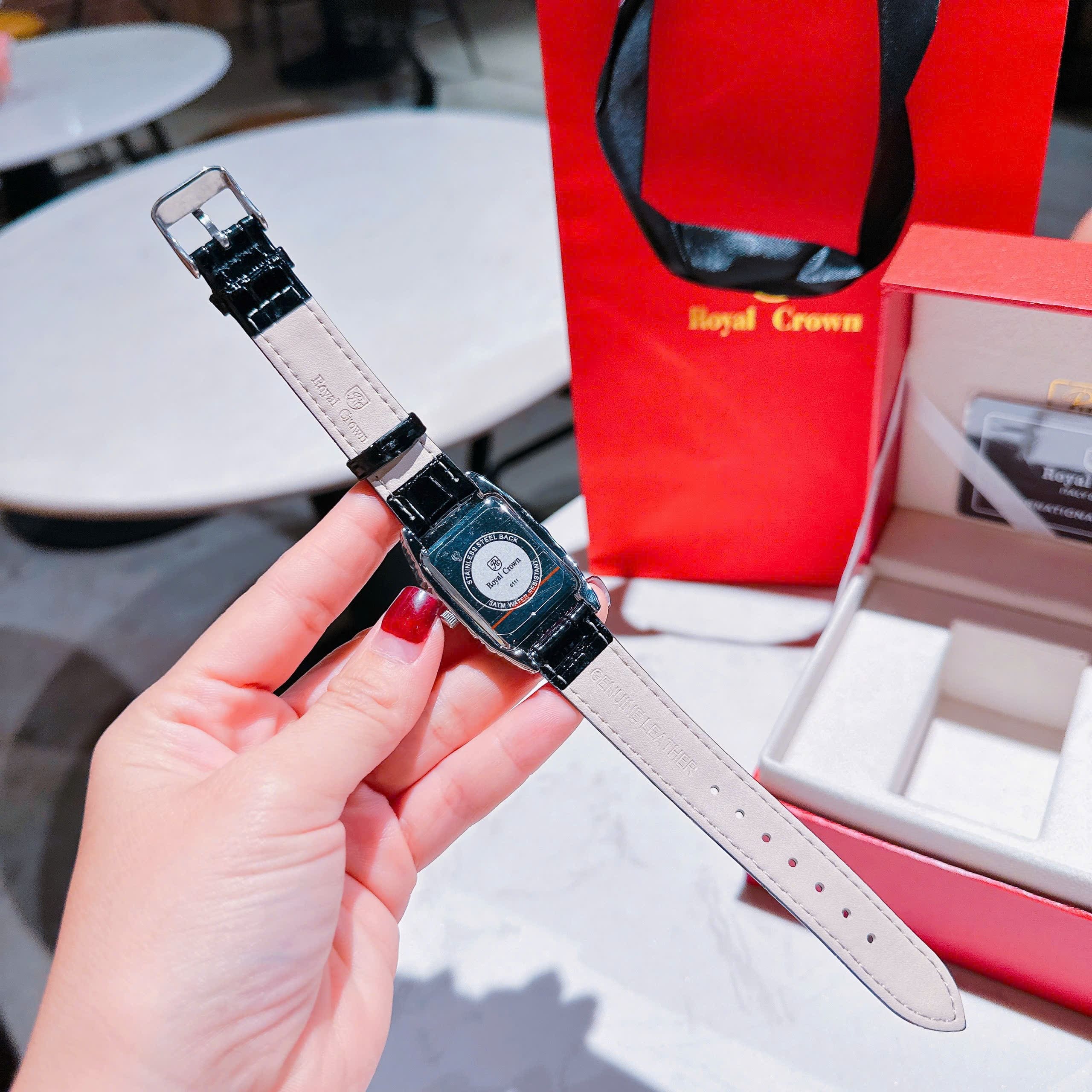 Đồng Hồ Royal Crown Mặt Chữ Nhật |Nữ Giới |Đính Đá |Dây Da Đen |Máy Pin (Quartz) |Size 30x34mm |donghogiatot.vn