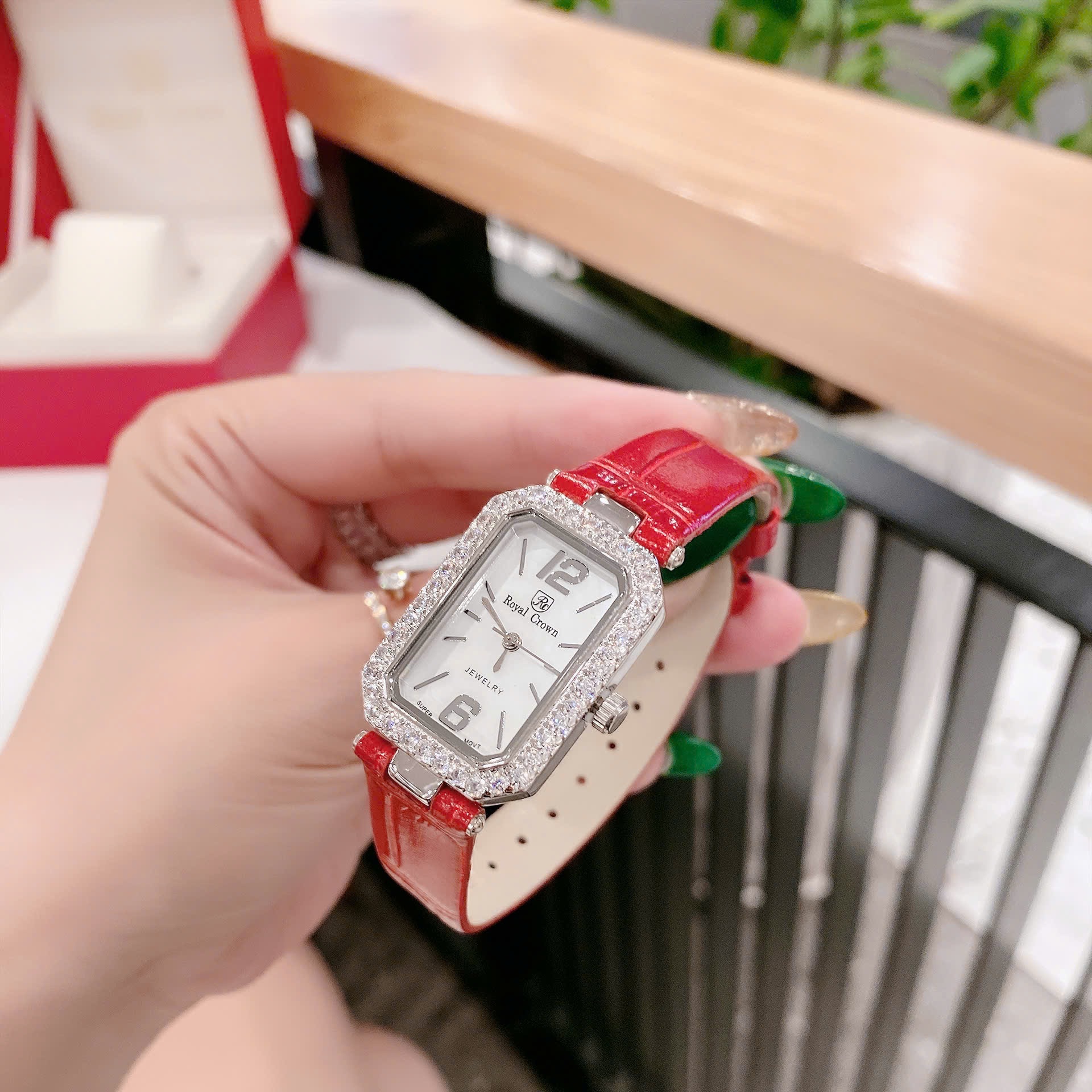 Đồng Hồ Royal Crown Mặt Chữ Nhật |Nữ Giới |Đính Đá |Dây Da Đỏ |Máy Pin (Quartz) |Size 20x30mm |donghogiatot.vn