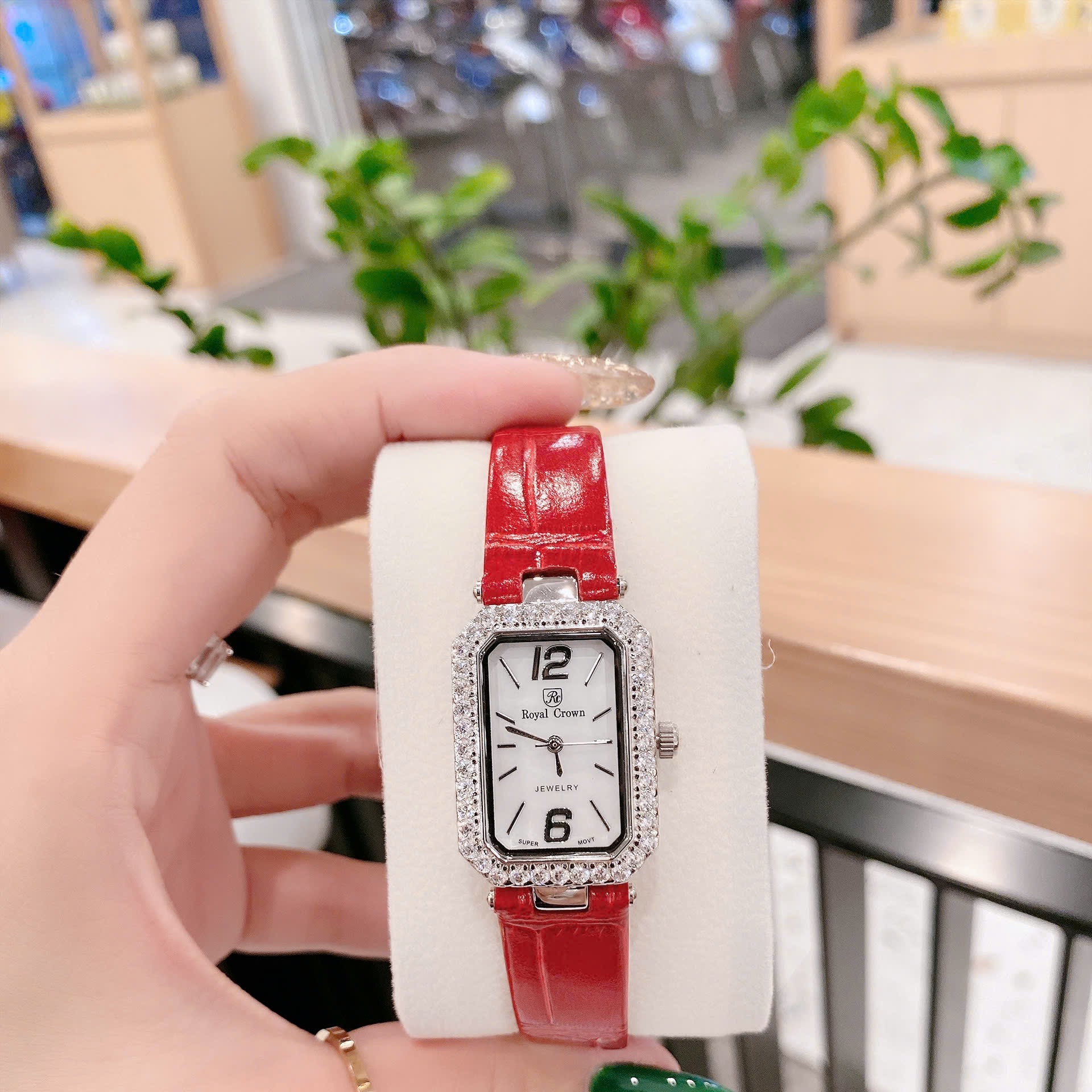 Đồng Hồ Royal Crown Mặt Chữ Nhật |Nữ Giới |Đính Đá |Dây Da Đỏ |Máy Pin (Quartz) |Size 20x30mm |donghogiatot.vn