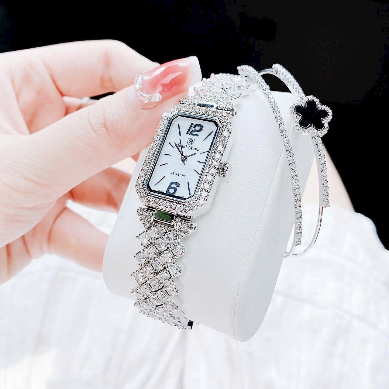 Đồng Hồ Royal Crown Mặt Chữ Nhật |Nữ Giới |Đính Đá |Dây Kim Loại Silver |Máy Pin (Quartz) |Size 20x30mm |donghogiatot.vn