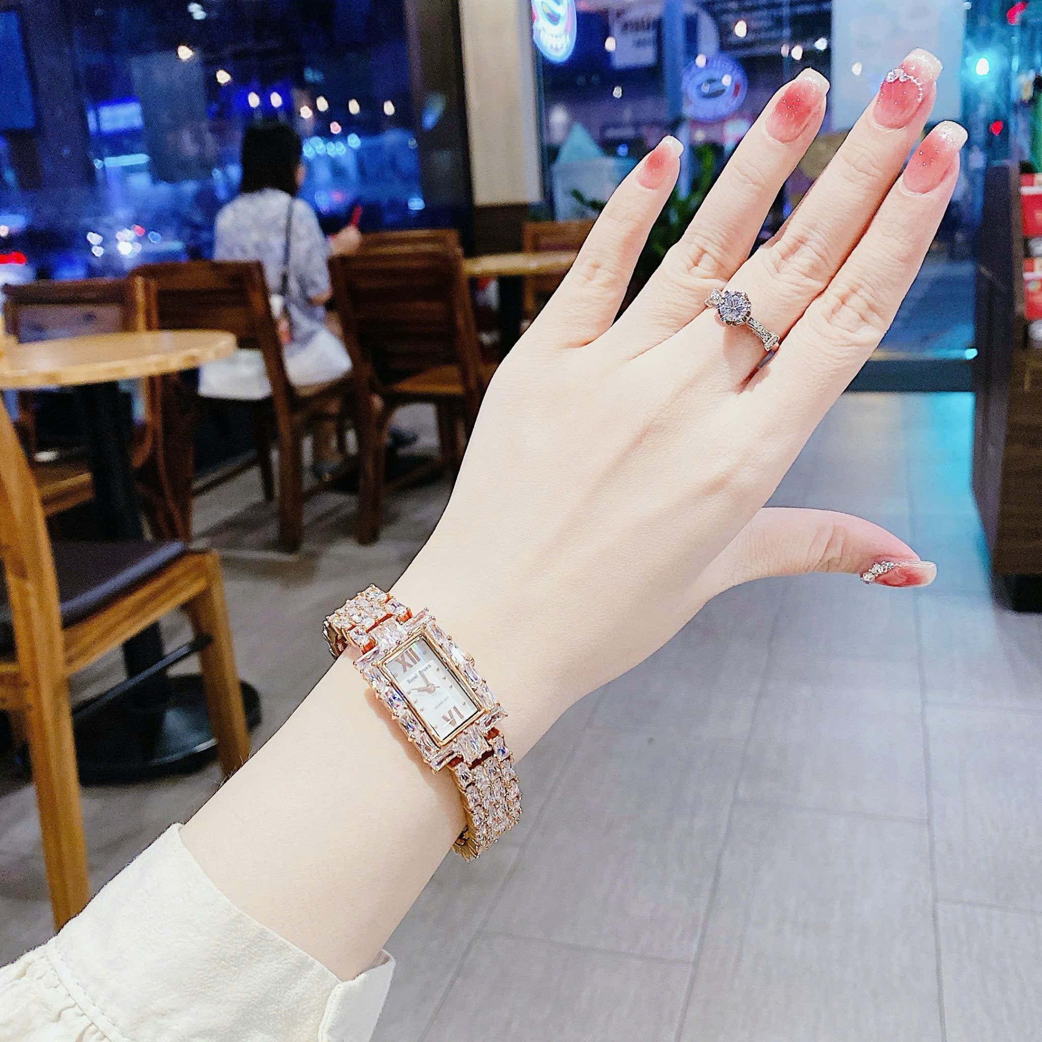 Đồng Hồ Royal Crown Mặt Chữ Nhật |Nữ Giới |Rose Gold |Lắc Tay Đính Đá |Máy Pin (Quartz) |Size 20x34mm |donghogiatot.vn