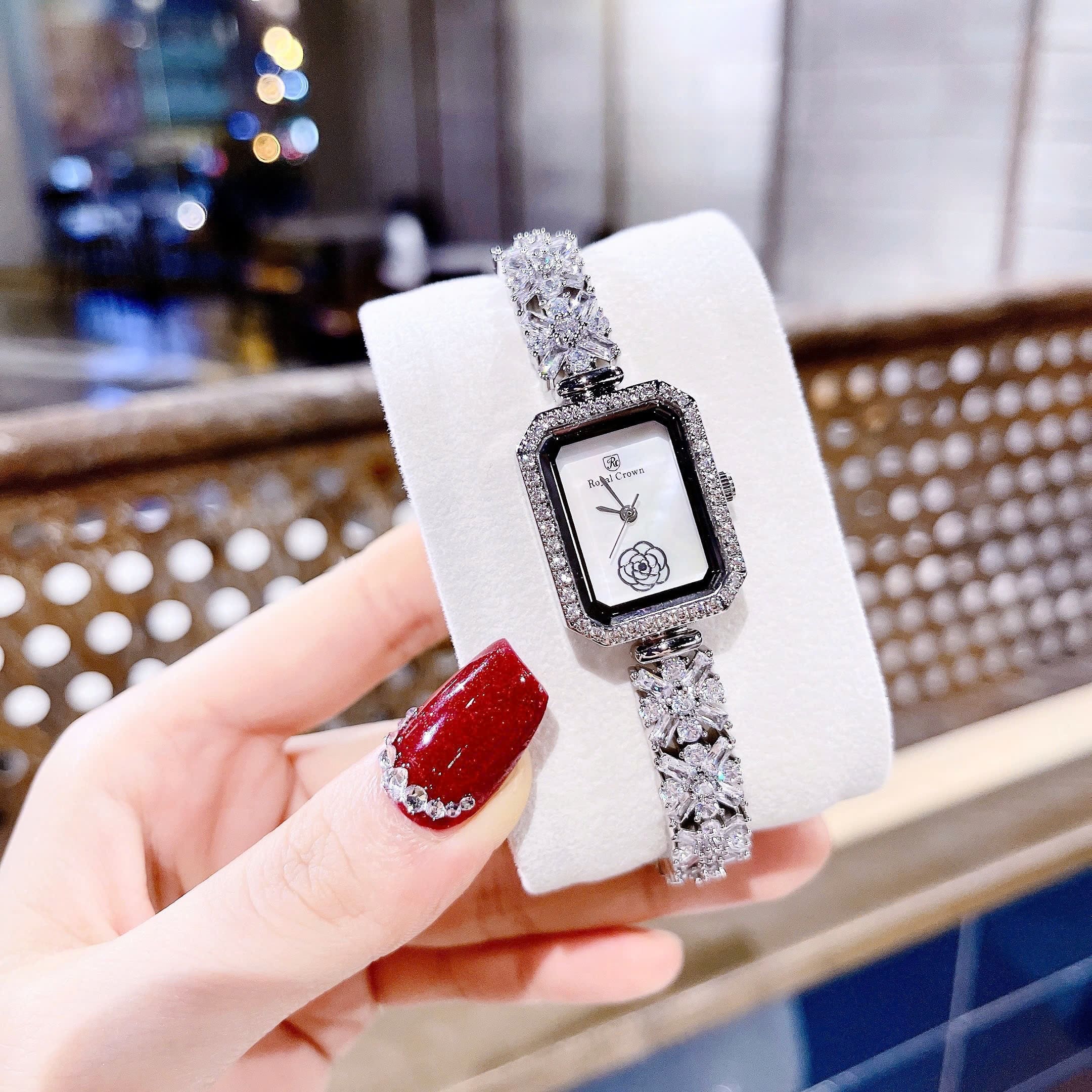 Đồng Hồ Royal Crown Mặt Chữ Nhật |Nữ Giới |Silver |Lắc Tay Đính Đá |Máy Pin (Quartz) |Size 19x22mm |donghogiatot.vn