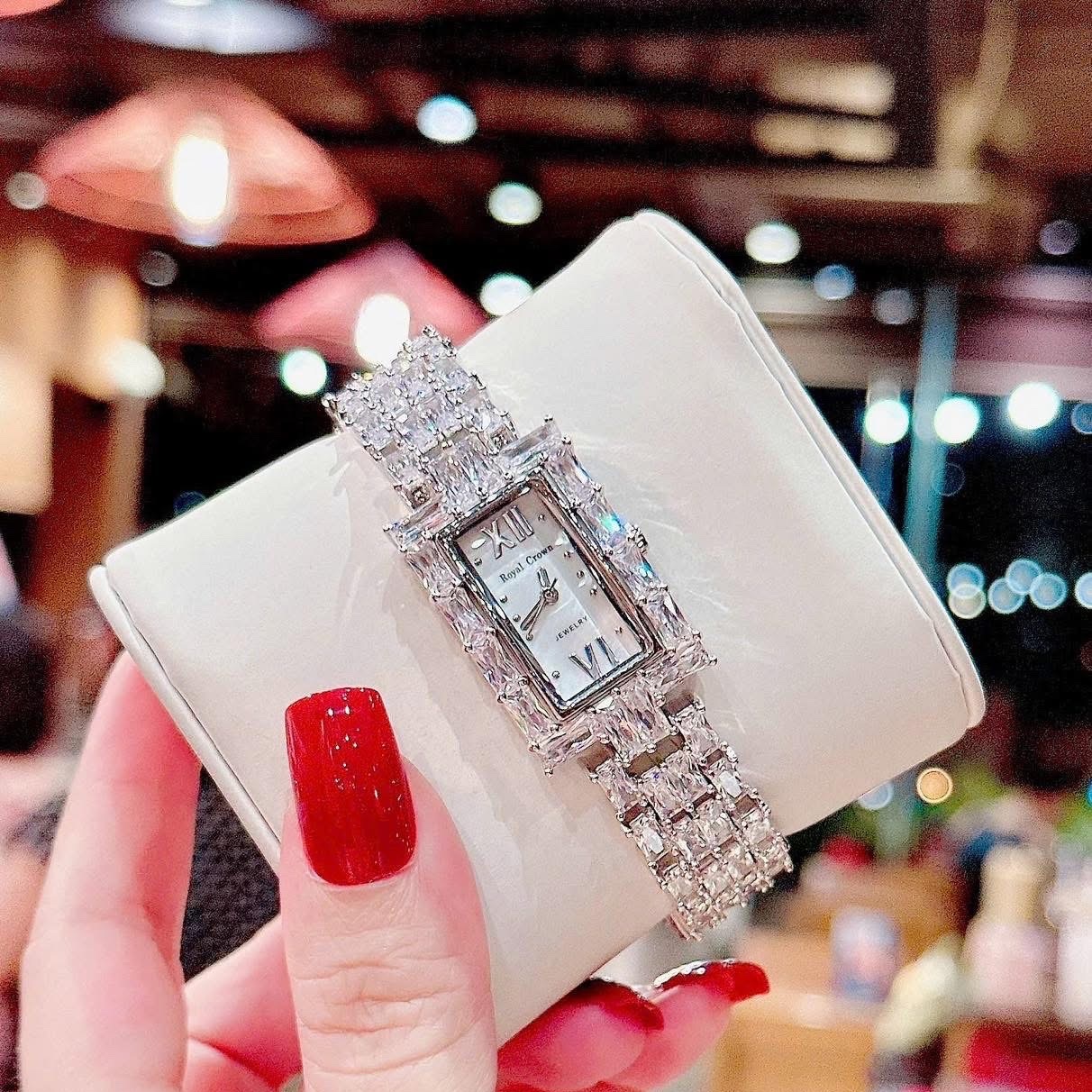 Đồng Hồ Royal Crown Mặt Chữ Nhật |Nữ Giới |Trắng Silver |Lắc Tay Đính Đá |Máy Pin (Quartz) |Size 20x34mm |donghogiatot.vn