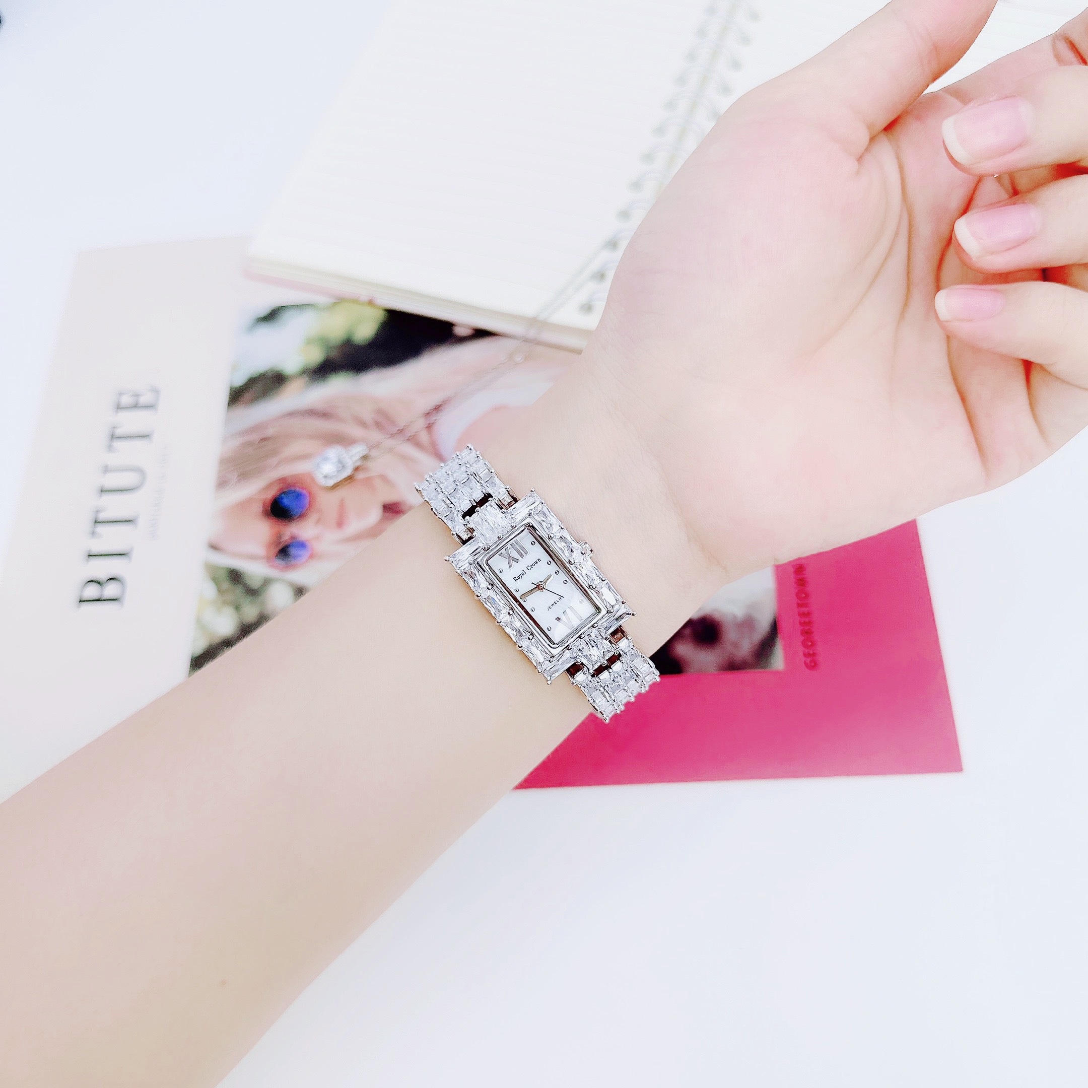Đồng Hồ Royal Crown Mặt Chữ Nhật |Nữ Giới |Trắng Silver |Lắc Tay Đính Đá |Máy Pin (Quartz) |Size 20x34mm |donghogiatot.vn