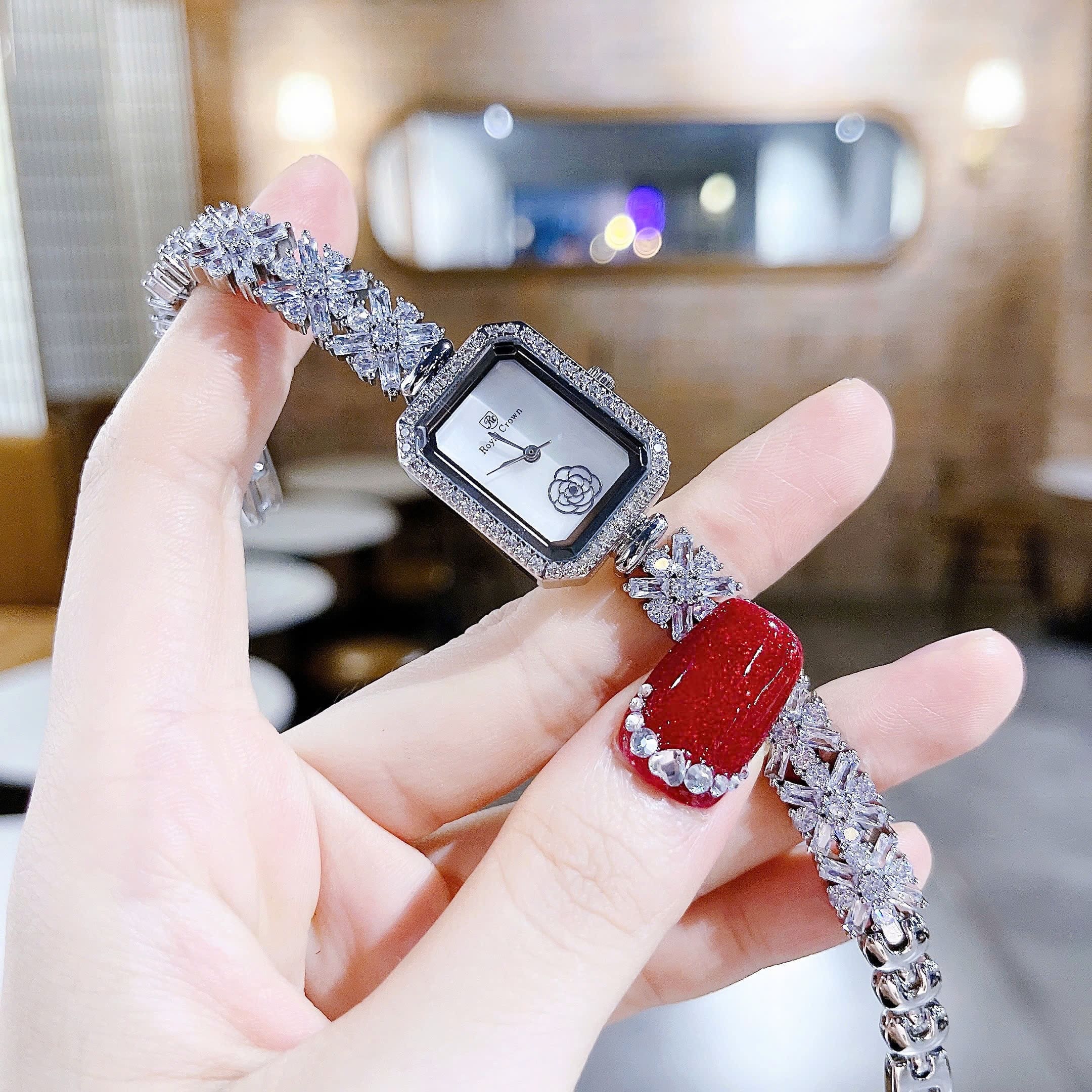 Đồng Hồ Royal Crown Mặt Chữ Nhật |Nữ Giới |Silver |Lắc Tay Đính Đá |Máy Pin (Quartz) |Size 19x22mm |donghogiatot.vn