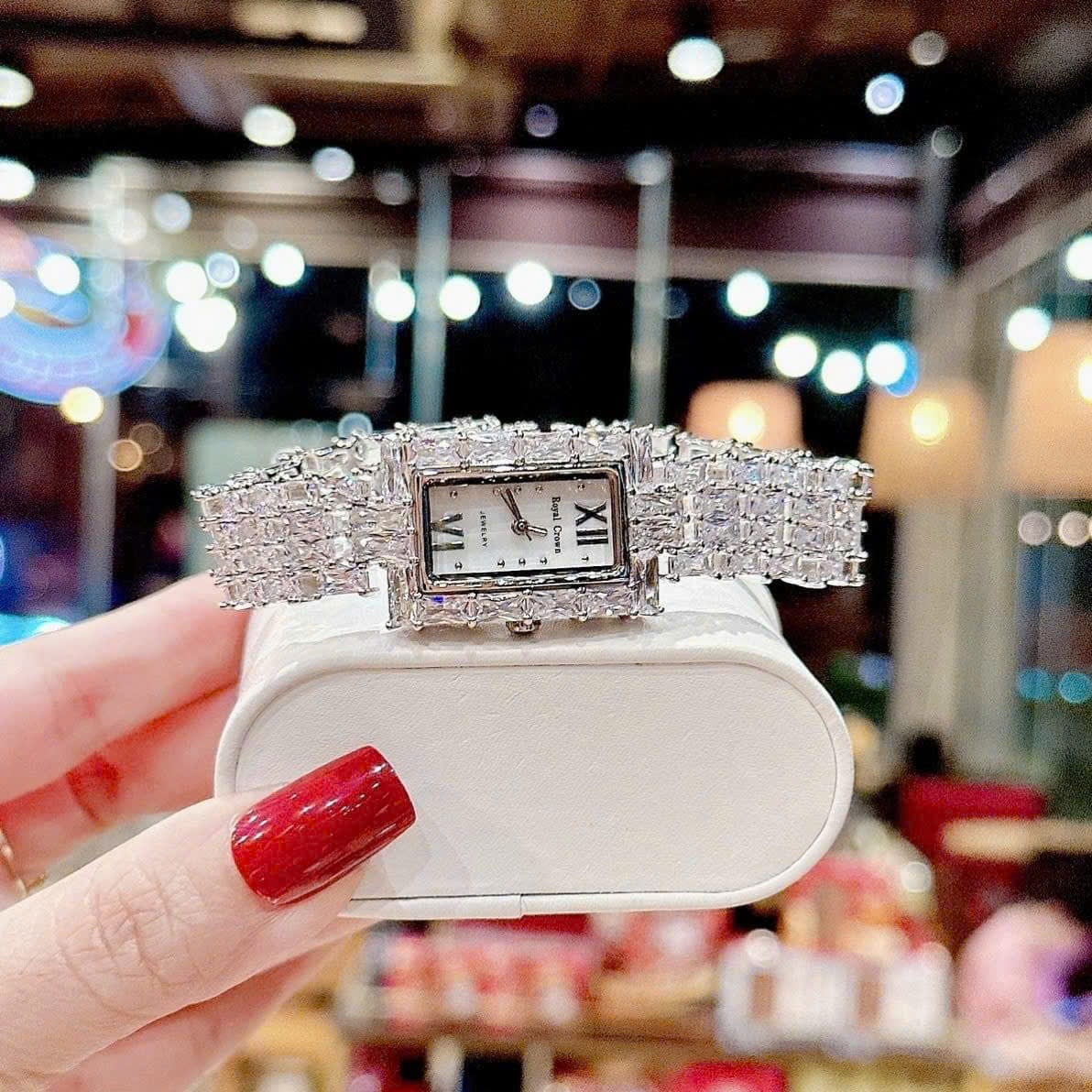 Đồng Hồ Royal Crown Mặt Chữ Nhật |Nữ Giới |Trắng Silver |Lắc Tay Đính Đá |Máy Pin (Quartz) |Size 20x34mm |donghogiatot.vn