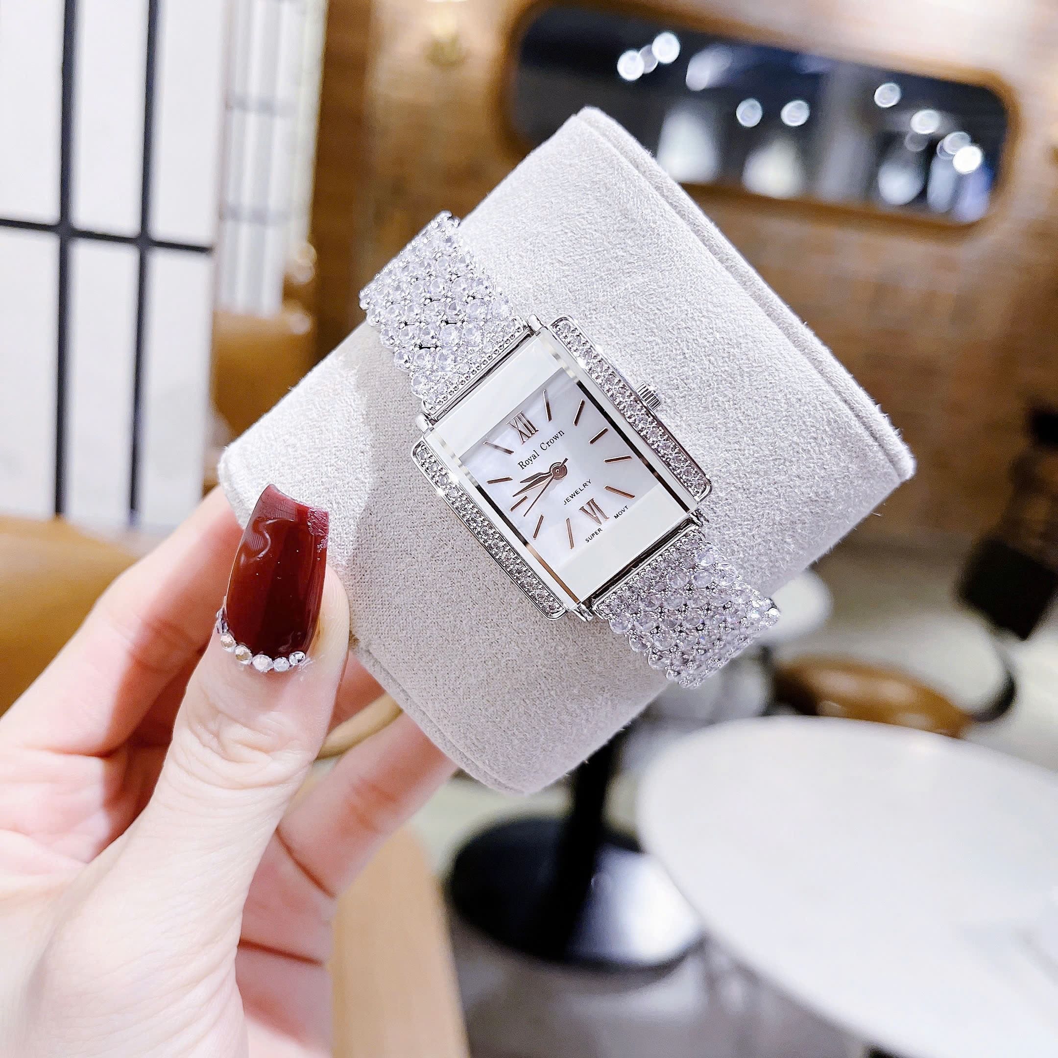 Đồng Hồ Royal Crown Mặt Chữ Nhật Trắng |Nữ Giới |Đính Đá |Dây Kim Loại Silver |Máy Pin (Quartz) |Size 27x30mm |donghogiatot.vn