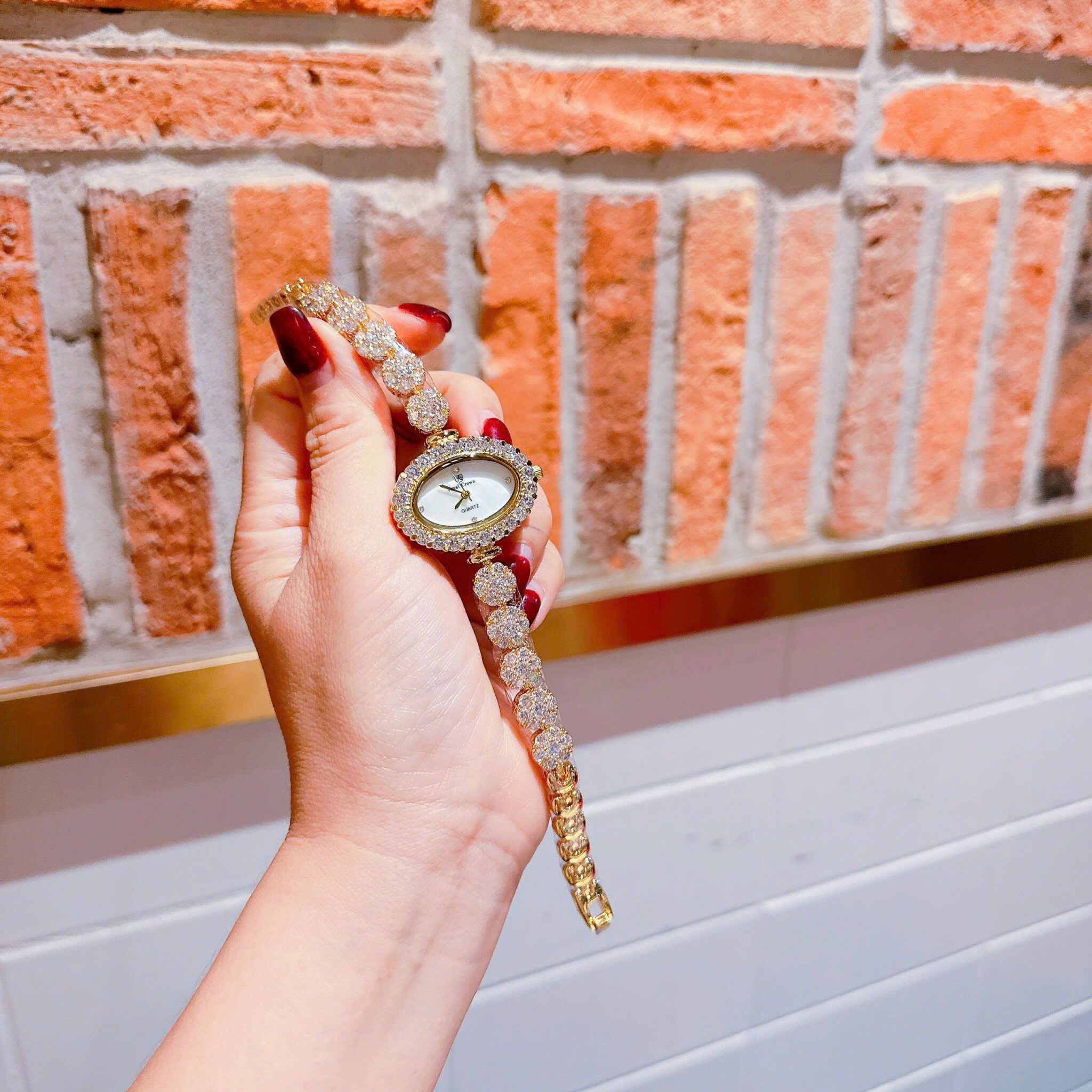 Đồng Hồ Royal Crown Mặt Elip |Nữ Giới |Vàng Gold |Lắc Tay Đính Đá |Máy Pin (Quartz) |Size 32mm |donghogiatot.vn