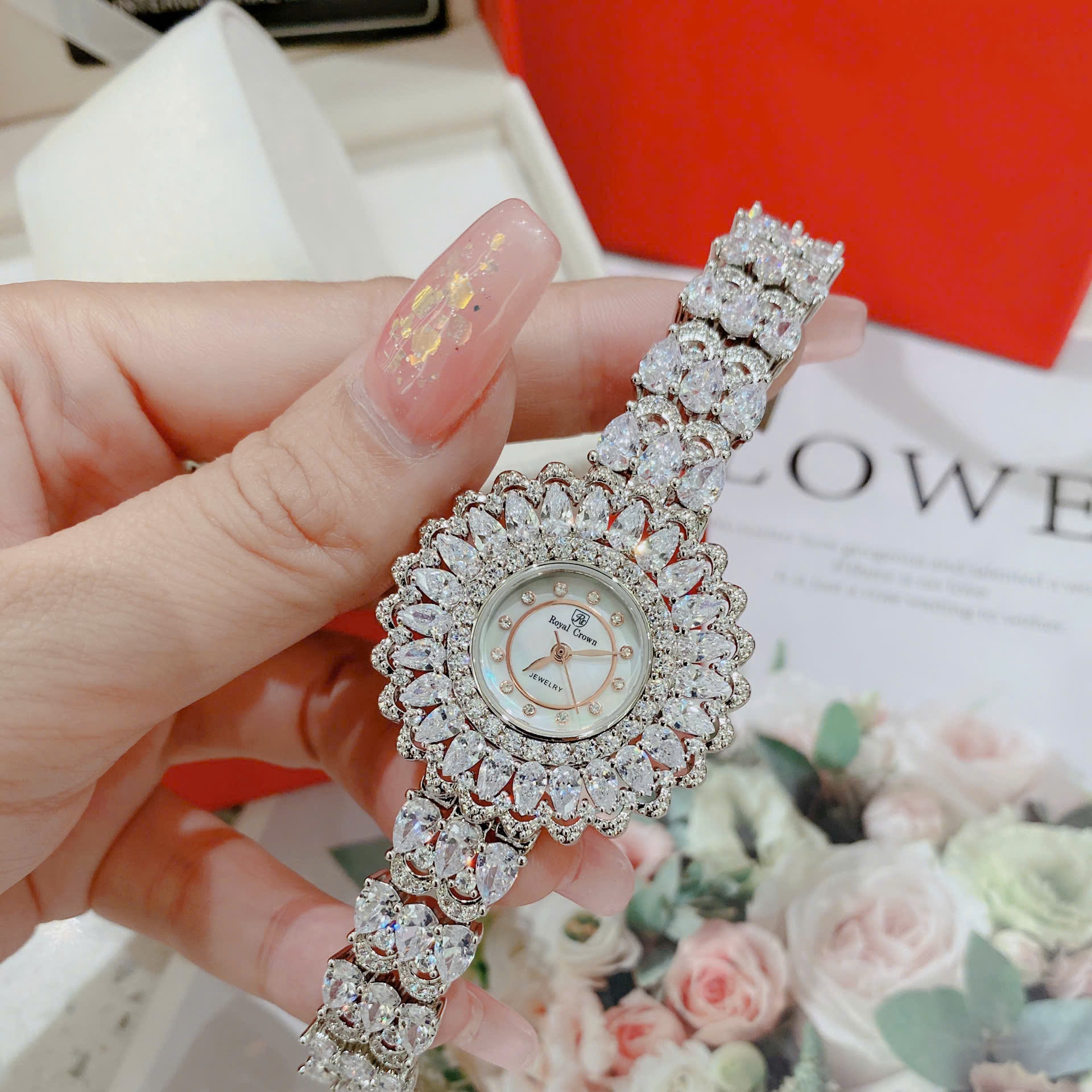 Đồng Hồ Royal Crown Mặt Full Đá |Nữ Giới |Bông Hoa |Lắc Tay Trắng Silver |Máy Pin (Quartz) |Size 36mm |donghogiatot.vn