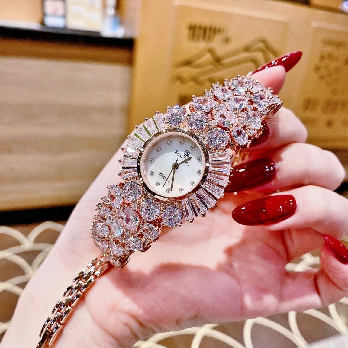 Đồng Hồ Royal Crown Full Đá Swarovski |Nữ Giới |Lắc Tay Rose Gold |Máy Pin (Quartz) |Size 36mm |donghogiatot.vn
