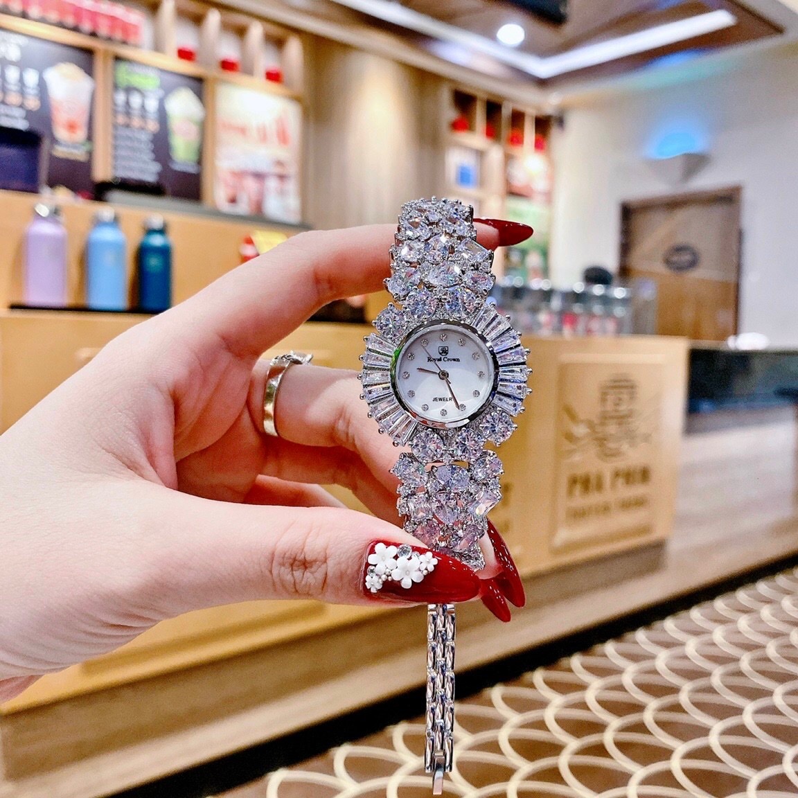 Đồng Hồ Royal Crown Full Đá Swarovski |Nữ Giới |Lắc Tay Trắng Silver |Máy Pin (Quartz) |Size 36mm |donghogiatot.vn