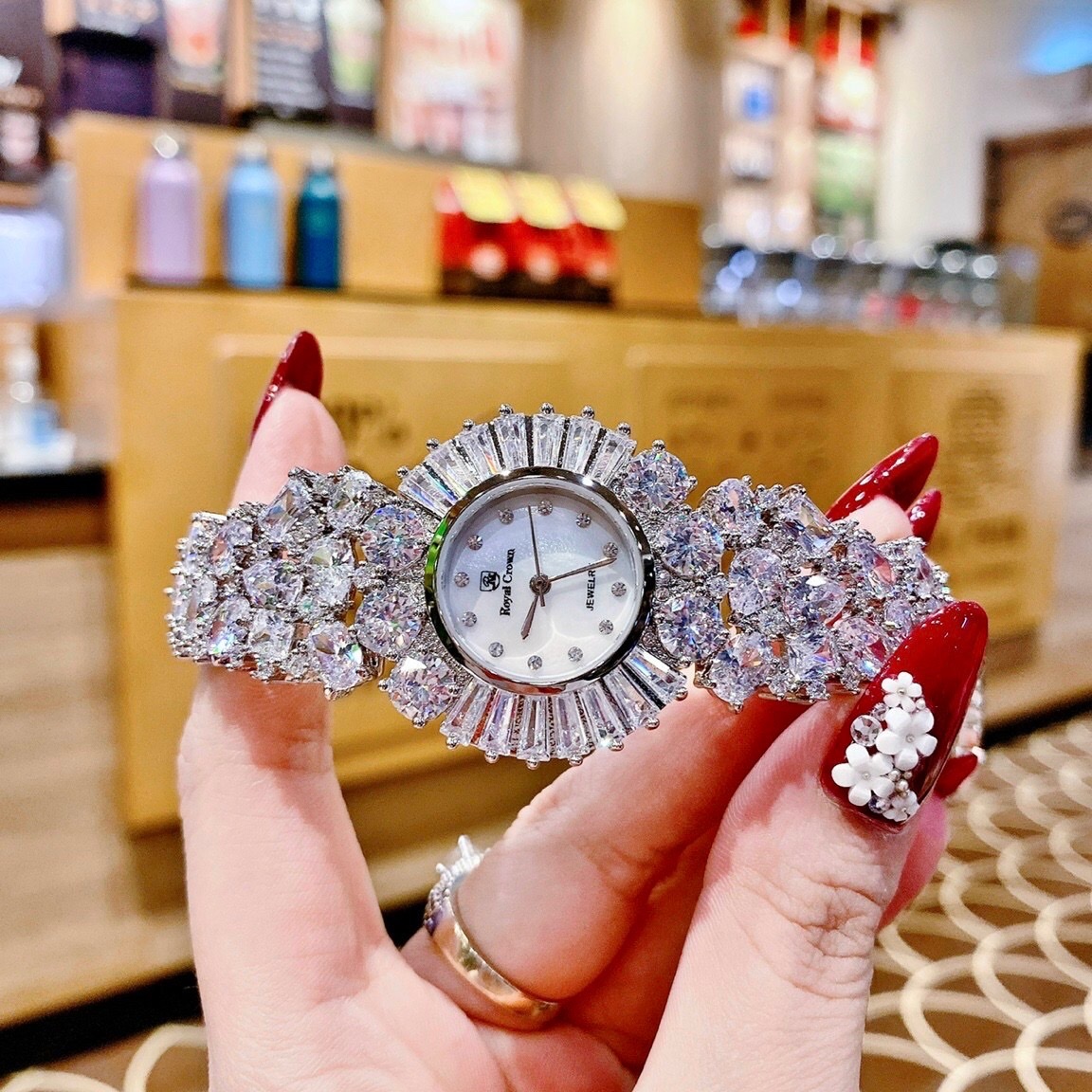 Đồng Hồ Royal Crown Full Đá Swarovski |Nữ Giới |Lắc Tay Trắng Silver |Máy Pin (Quartz) |Size 36mm |donghogiatot.vn