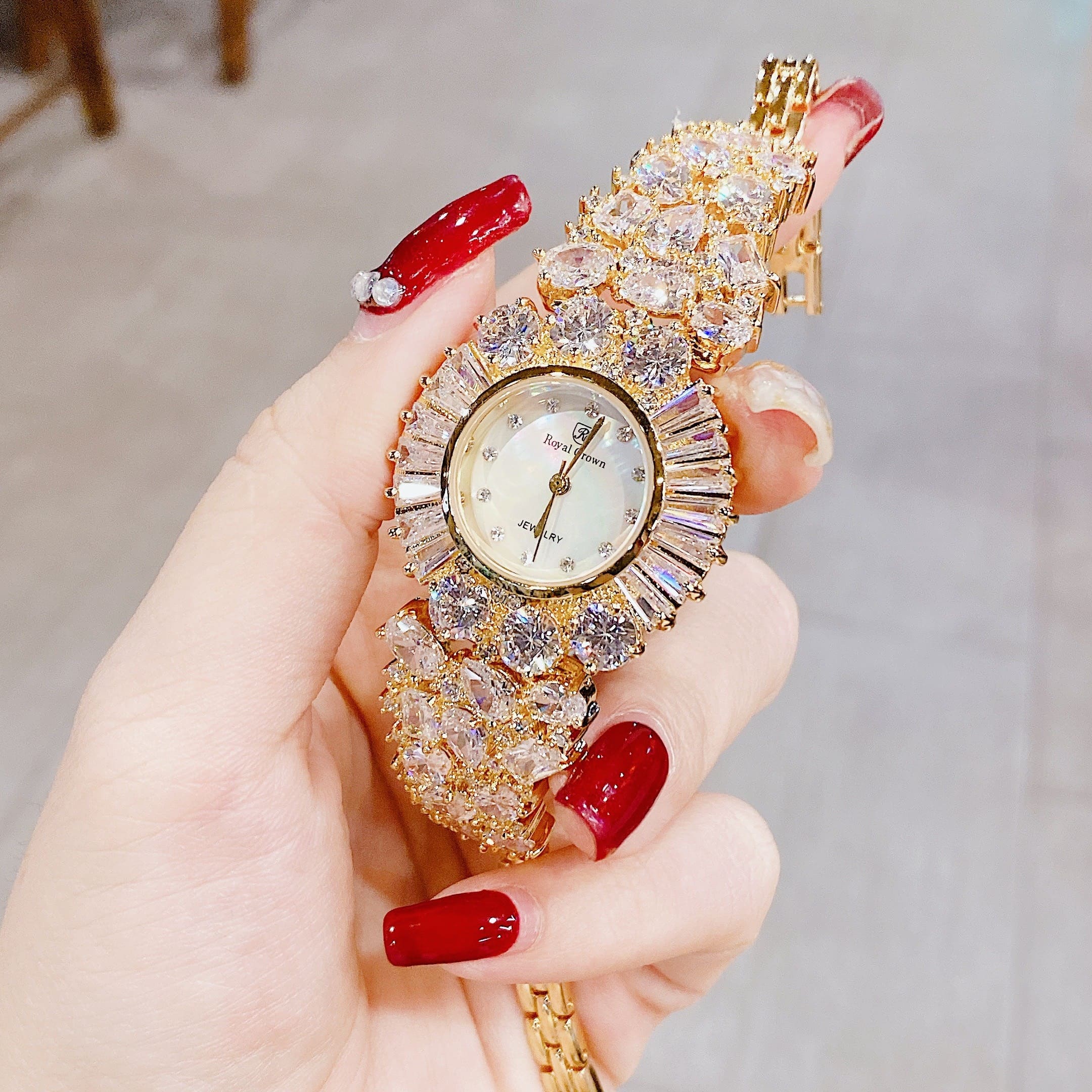 Đồng Hồ Royal Crown Full Đá Swarovski |Nữ Giới |Lắc Tay Vàng Gold |Máy Pin (Quartz) |Size 36mm |donghogiatot.vn