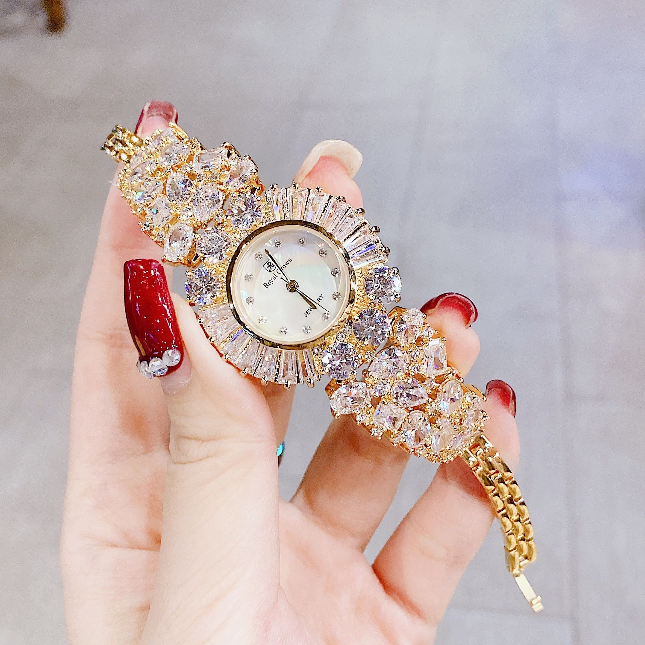 Đồng Hồ Royal Crown Full Đá Swarovski |Nữ Giới |Lắc Tay Vàng Gold |Máy Pin (Quartz) |Size 36mm |donghogiatot.vn