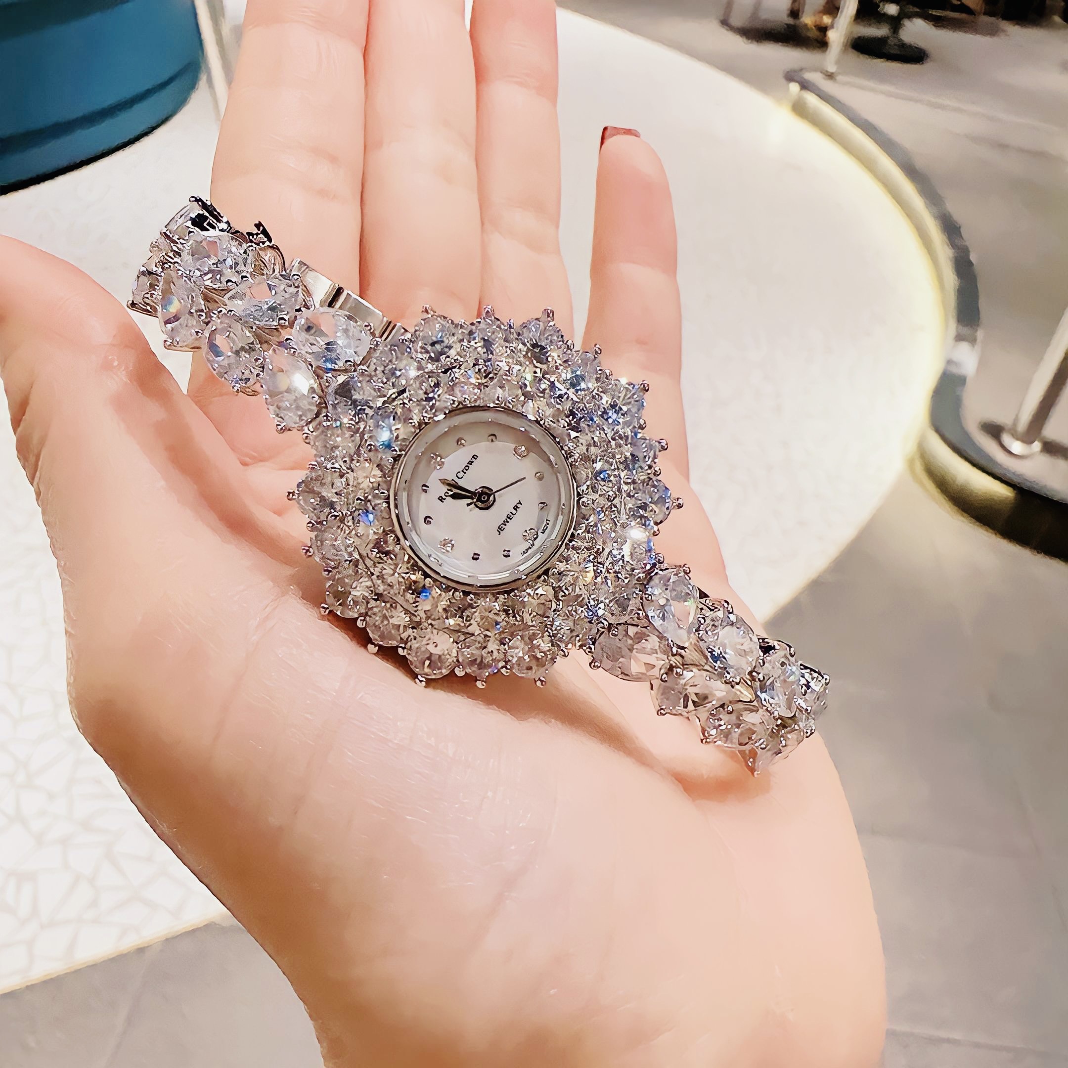 Đồng Hồ Royal Crown Mặt Full Pha Lê |Nữ Giới |Vòng Tay Trắng Silver |Máy Pin (Quartz) |Size 32mm |donghogiatot.vn