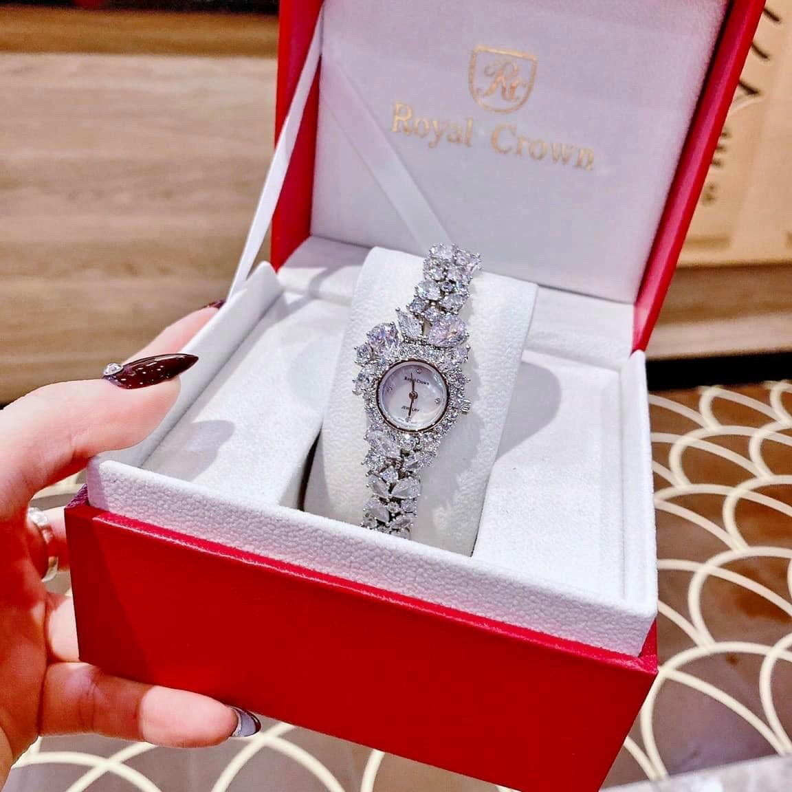 Đồng Hồ Royal Crown Mặt Khảm Trai |Nữ Giới |Đính Đá |Lắc Tay Trắng Silver |Máy Pin (Quartz) |Size 28mm |donghogiatot.vn