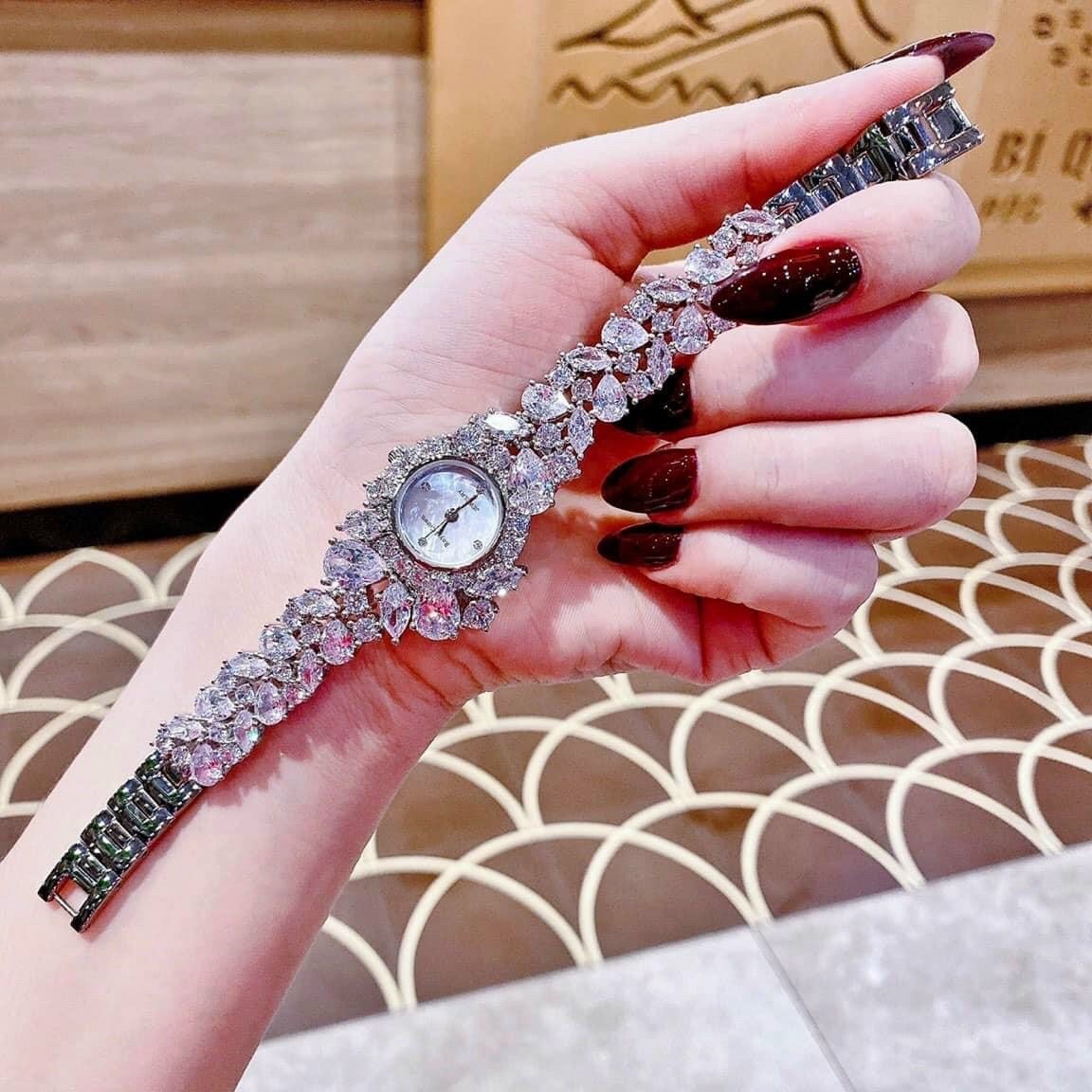 Đồng Hồ Royal Crown Mặt Khảm Trai |Nữ Giới |Đính Đá |Lắc Tay Trắng Silver |Máy Pin (Quartz) |Size 28mm |donghogiatot.vn